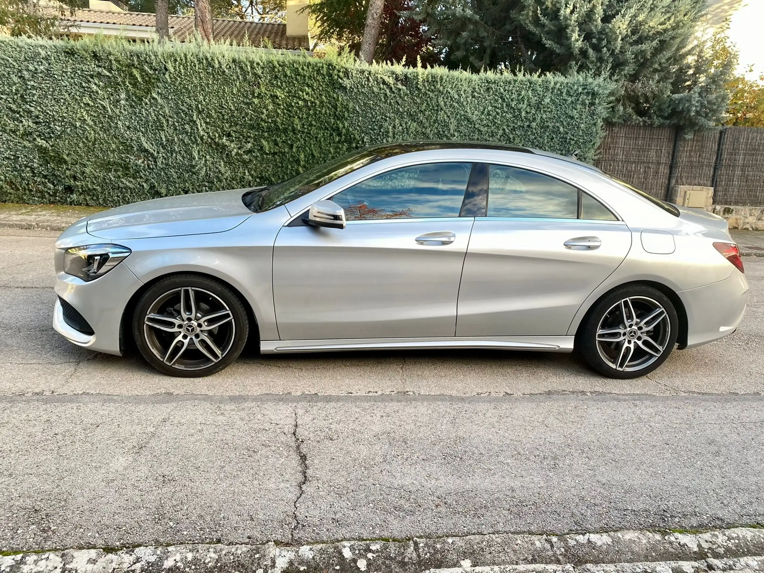 Mercedes-Benz - CLA 180