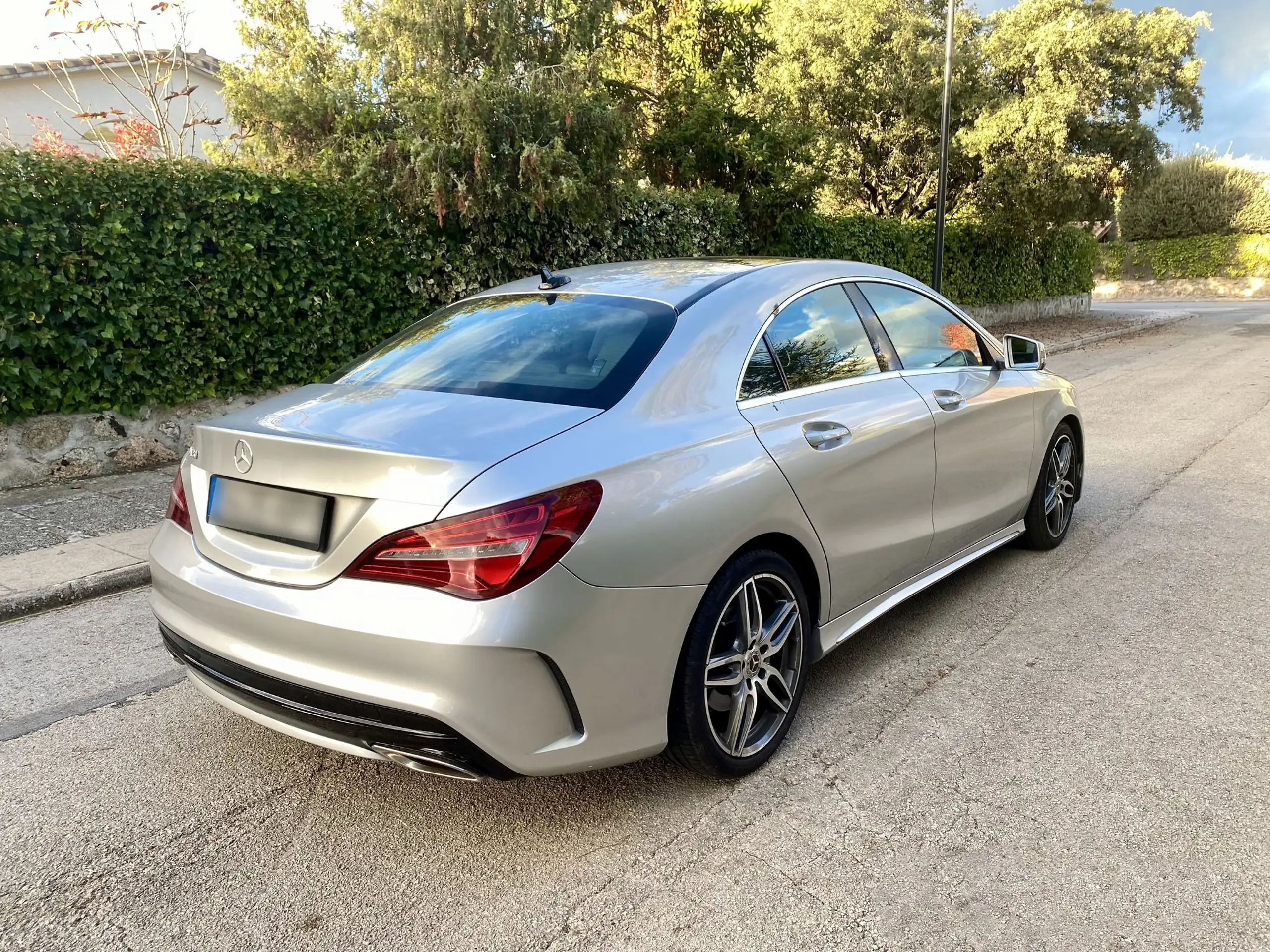 Mercedes-Benz - CLA 180