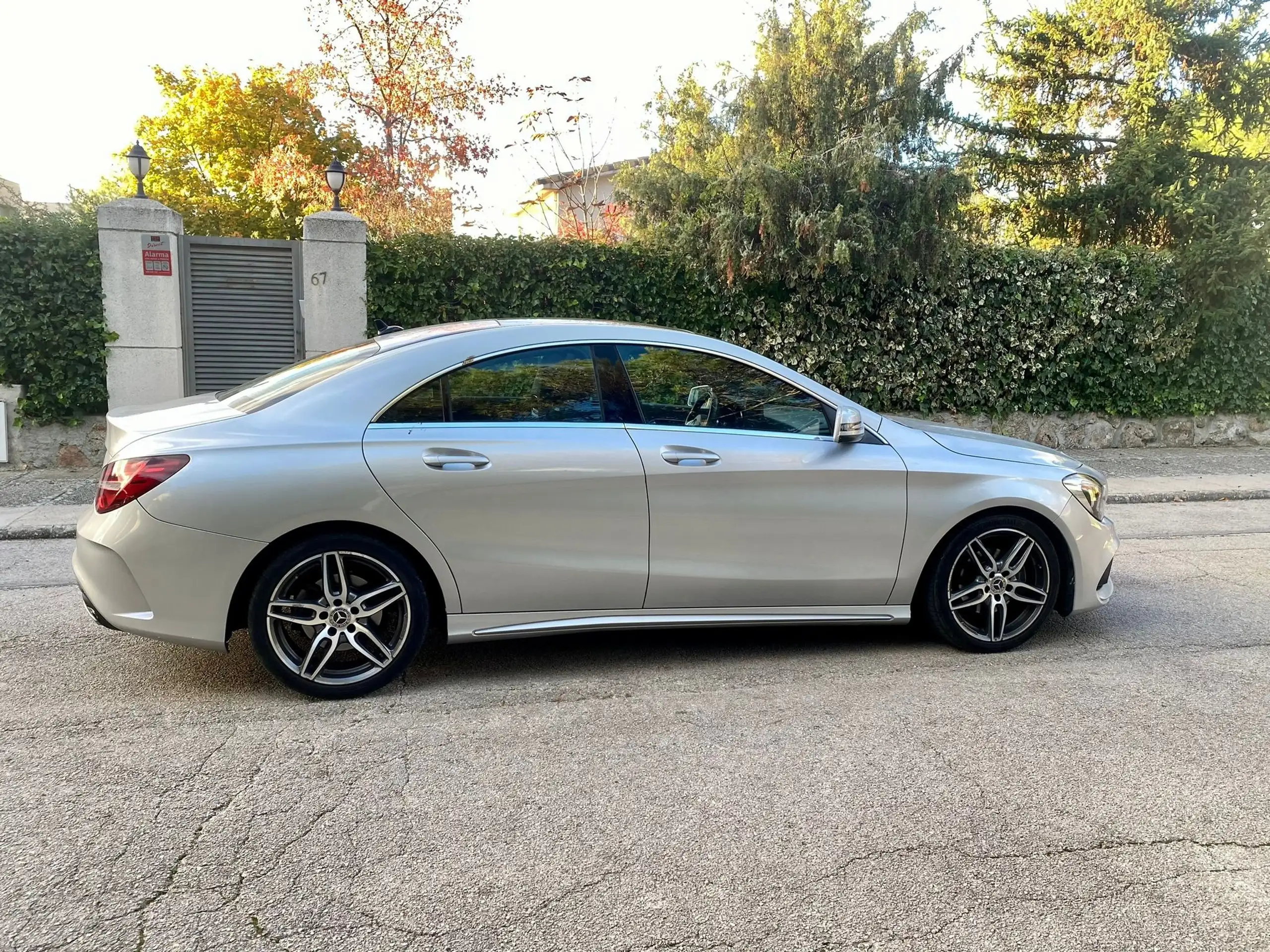 Mercedes-Benz - CLA 180