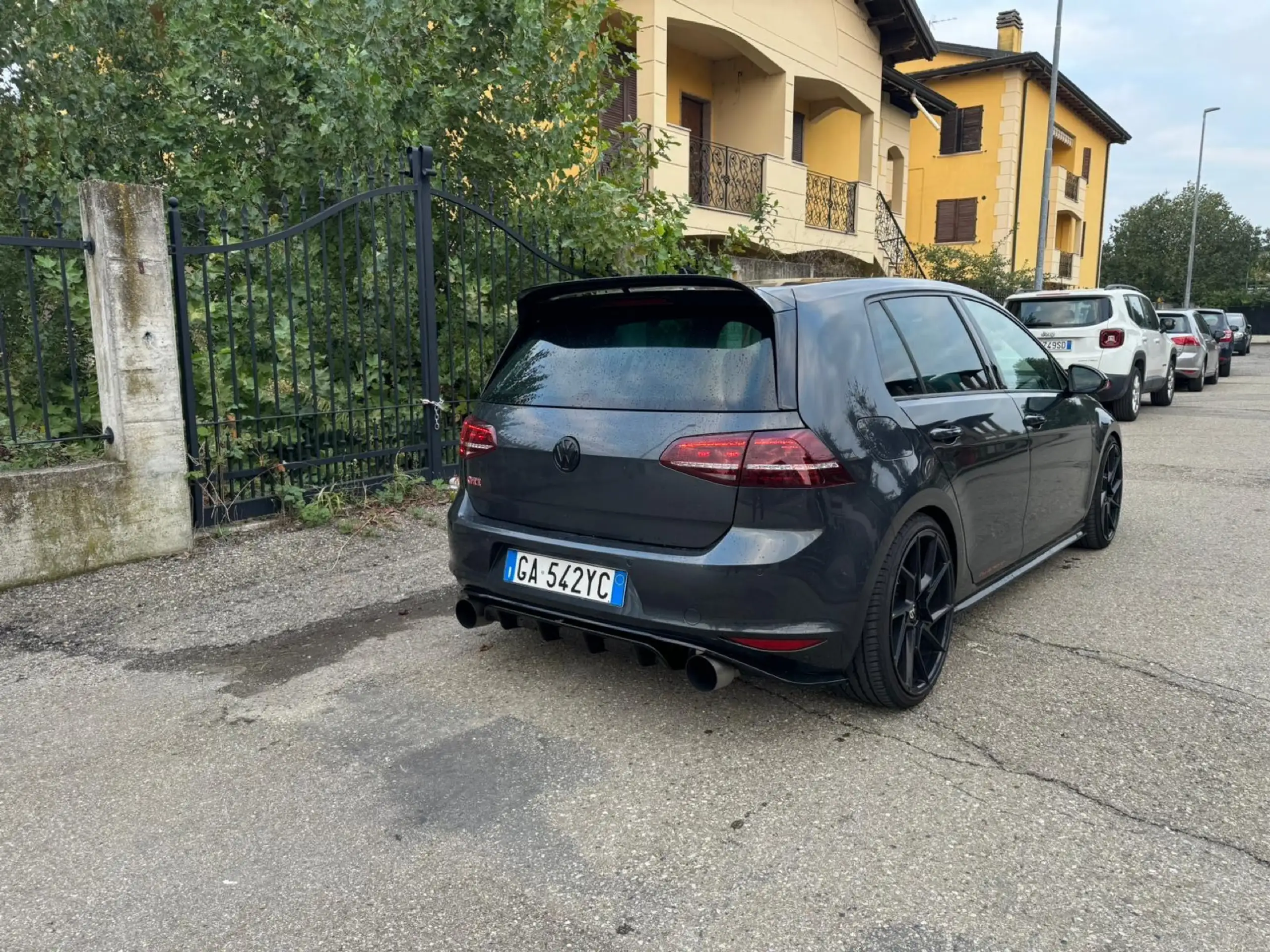 Volkswagen - Golf GTI