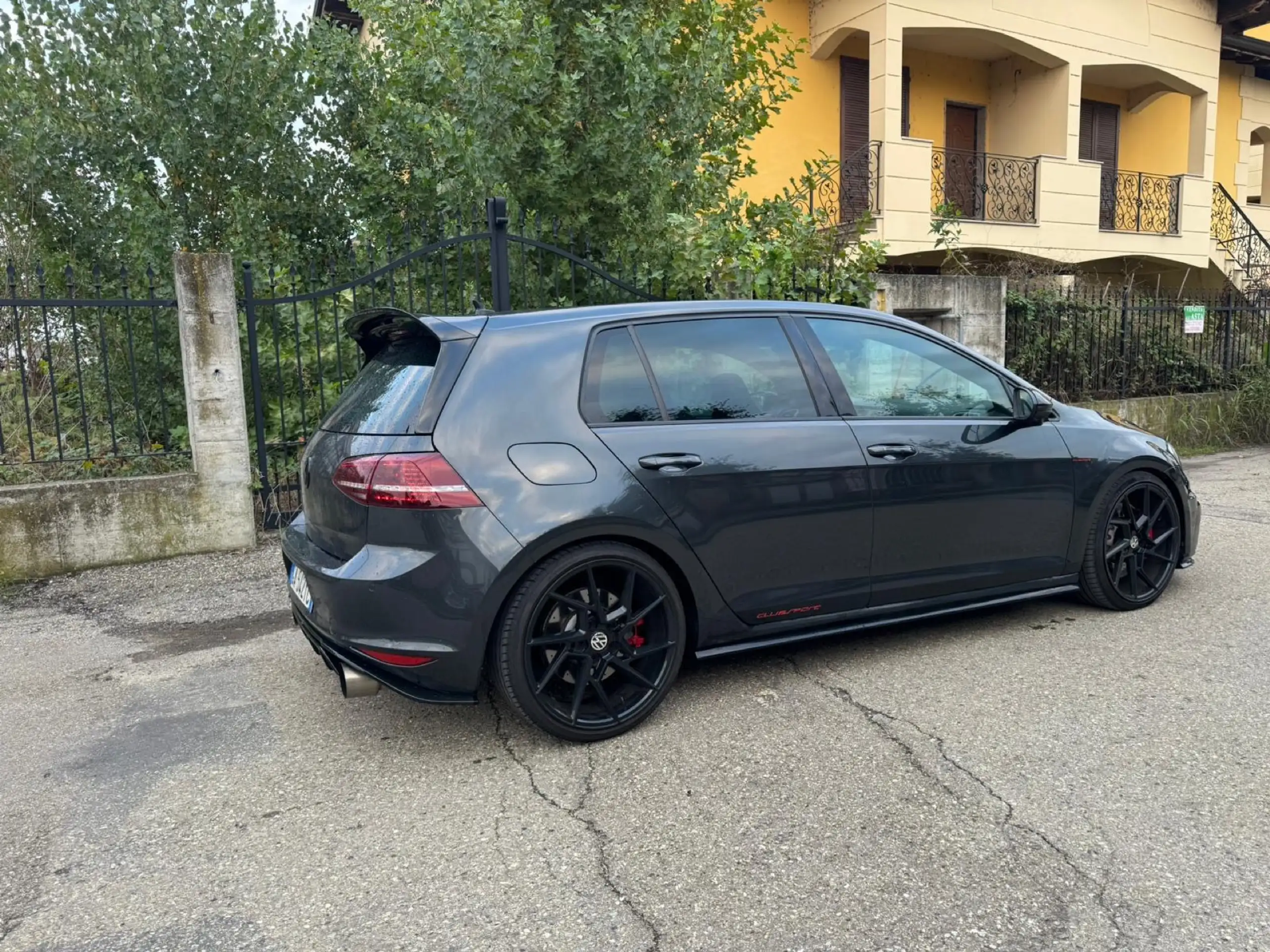 Volkswagen - Golf GTI