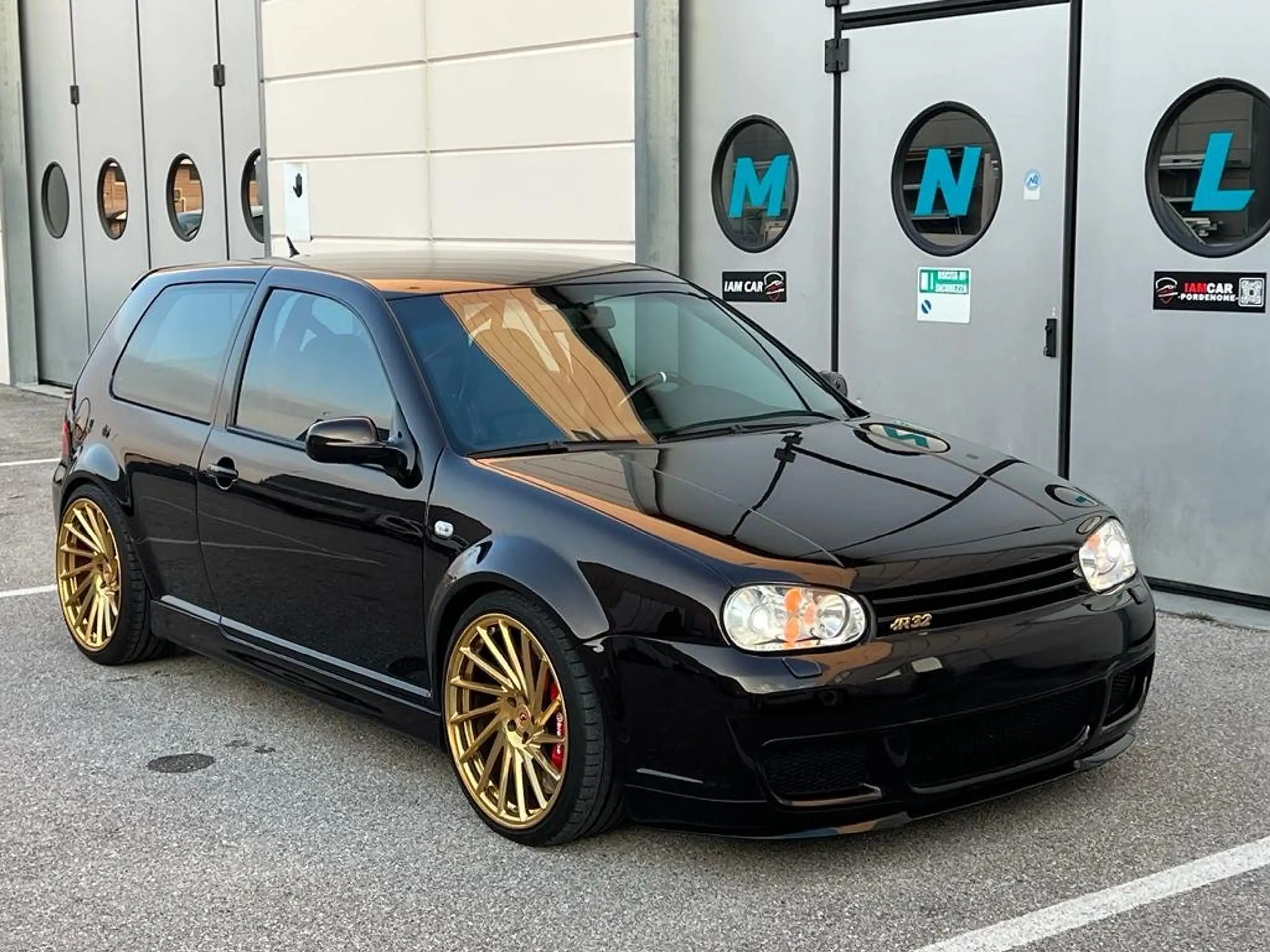 Volkswagen - Golf