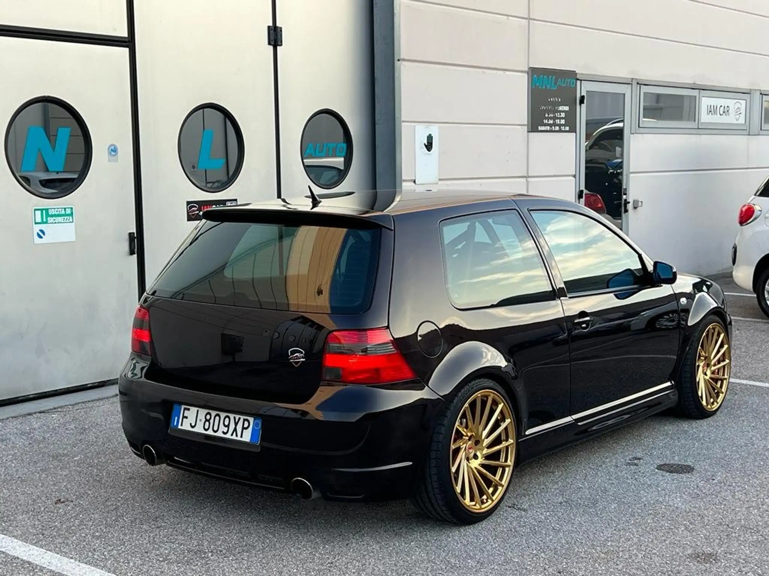 Volkswagen - Golf