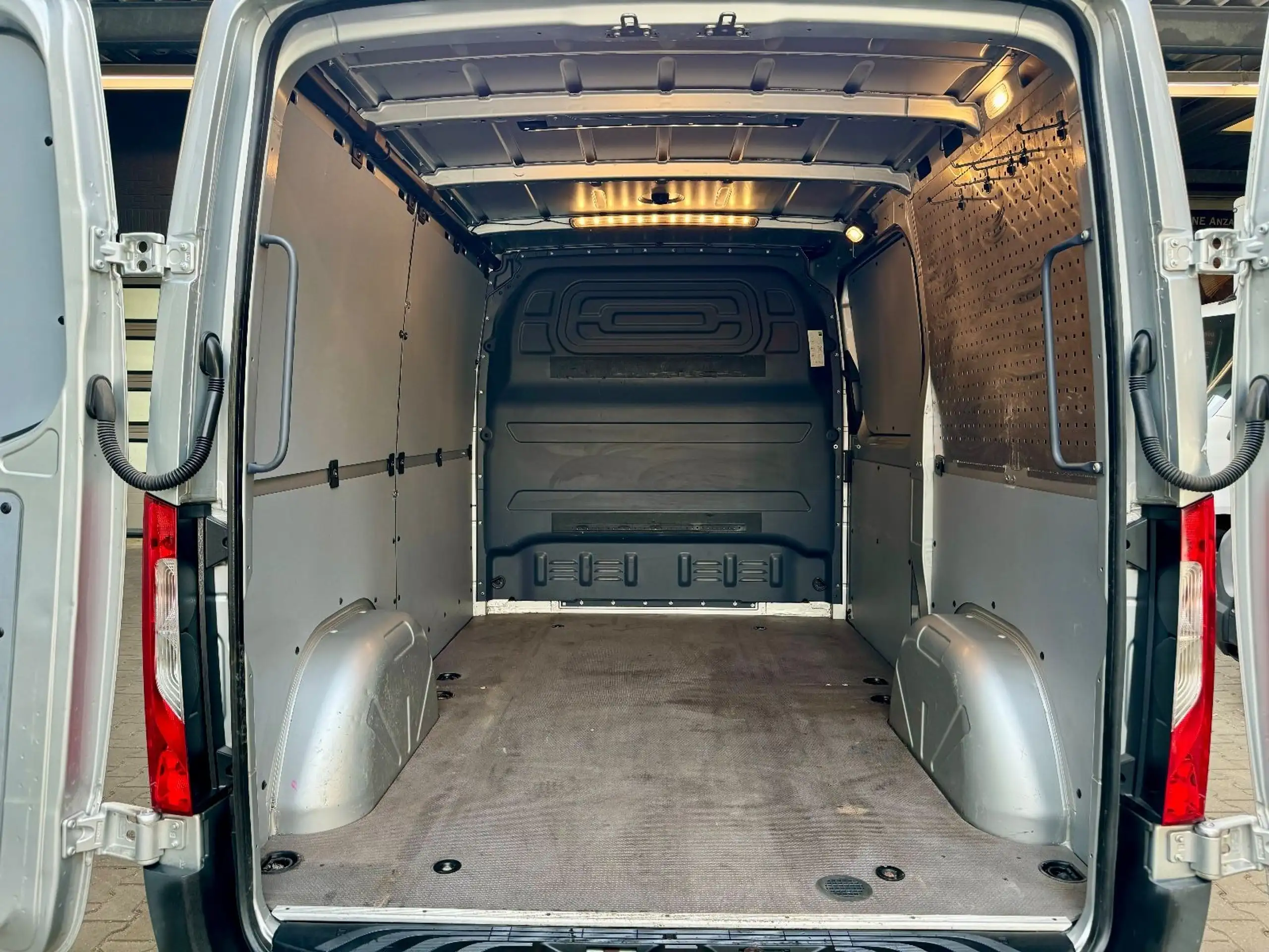 Mercedes-Benz - Sprinter