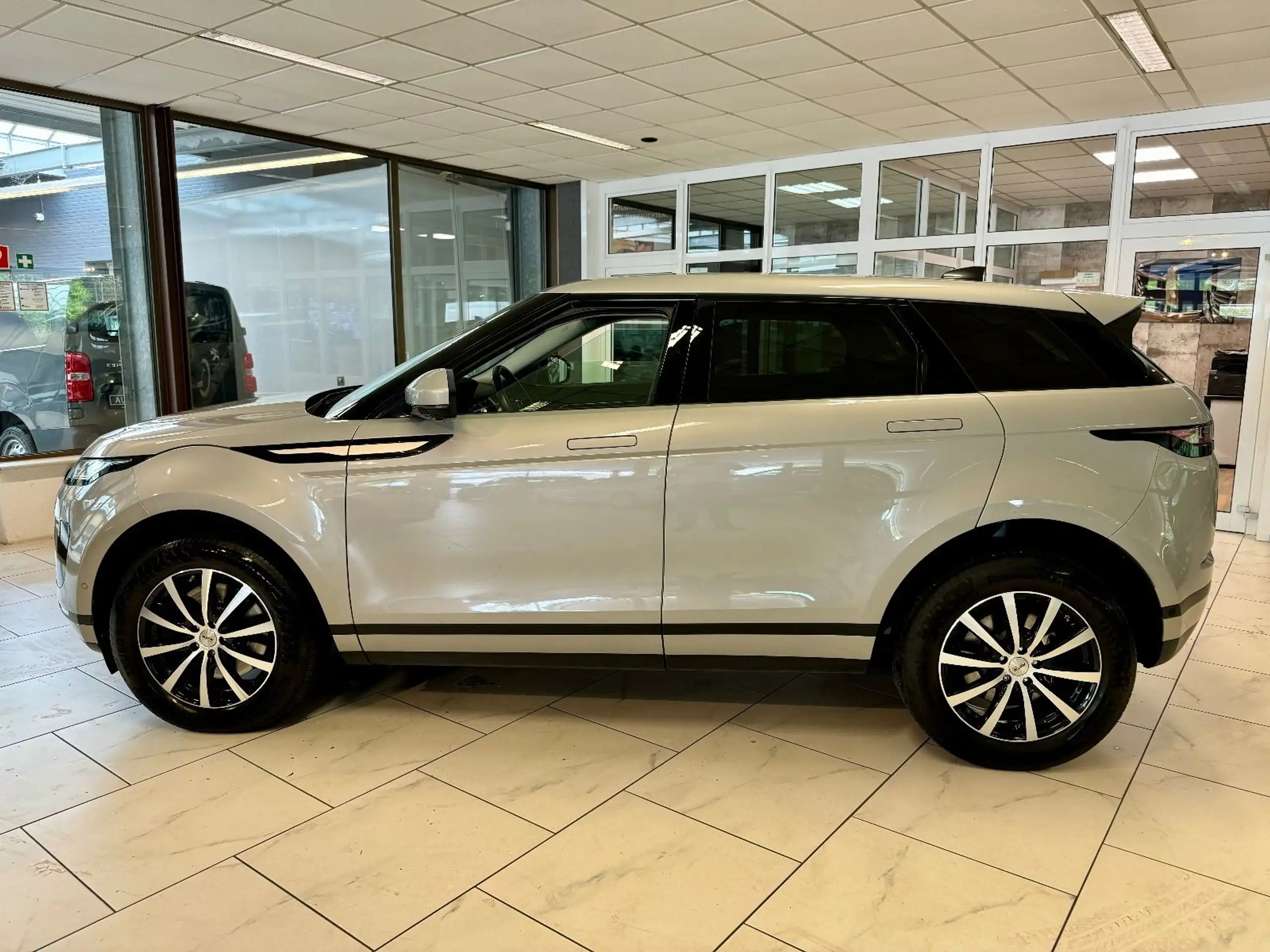 Land Rover - Range Rover Evoque