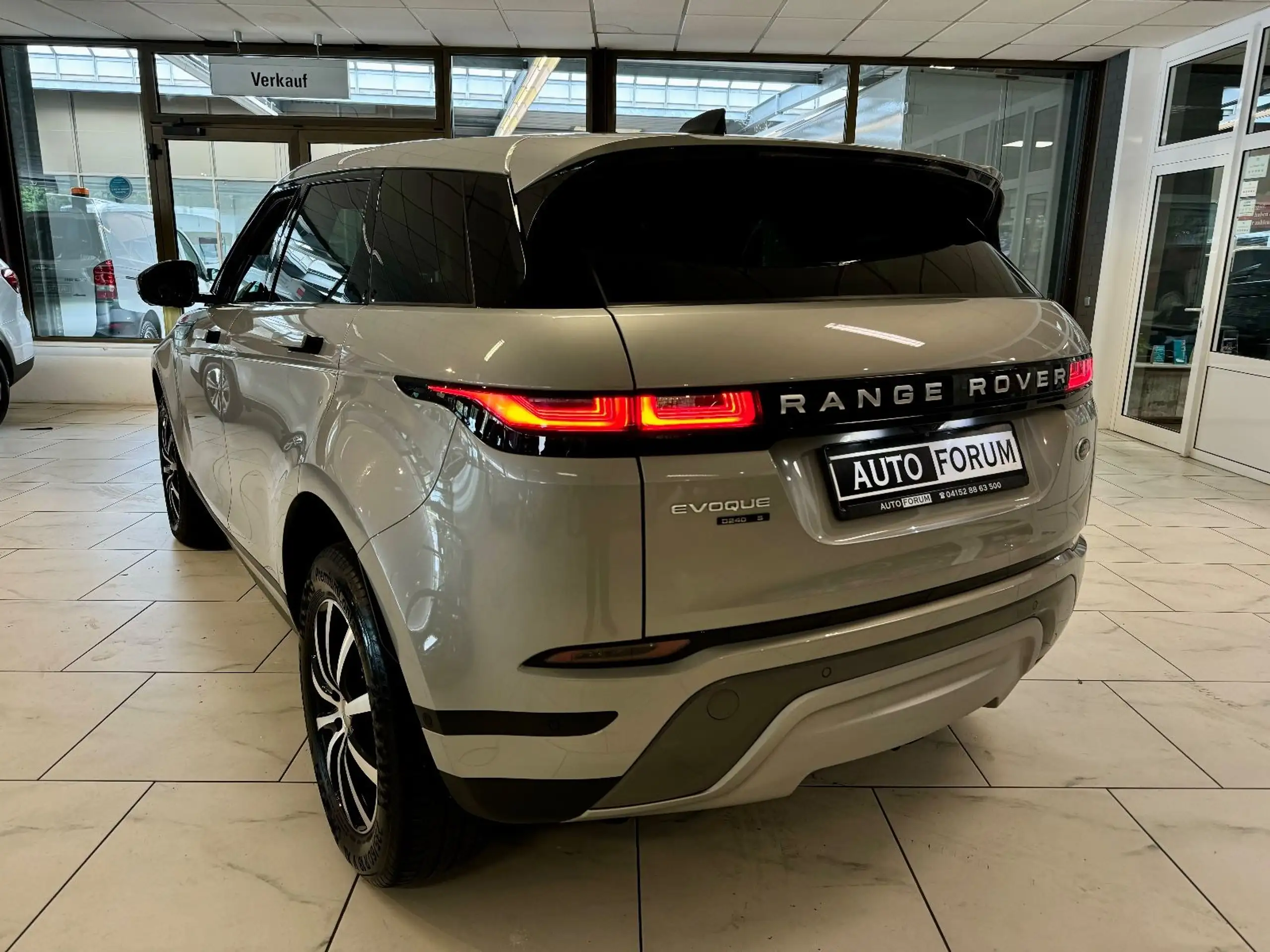 Land Rover - Range Rover Evoque