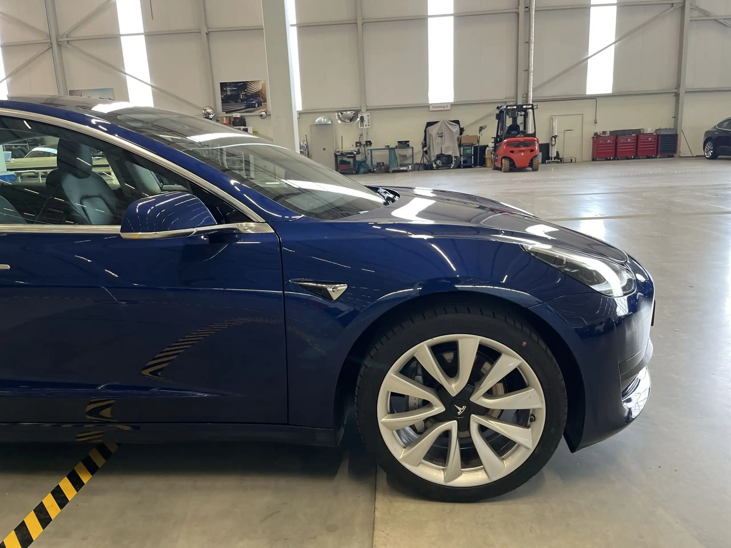 Tesla - Model 3