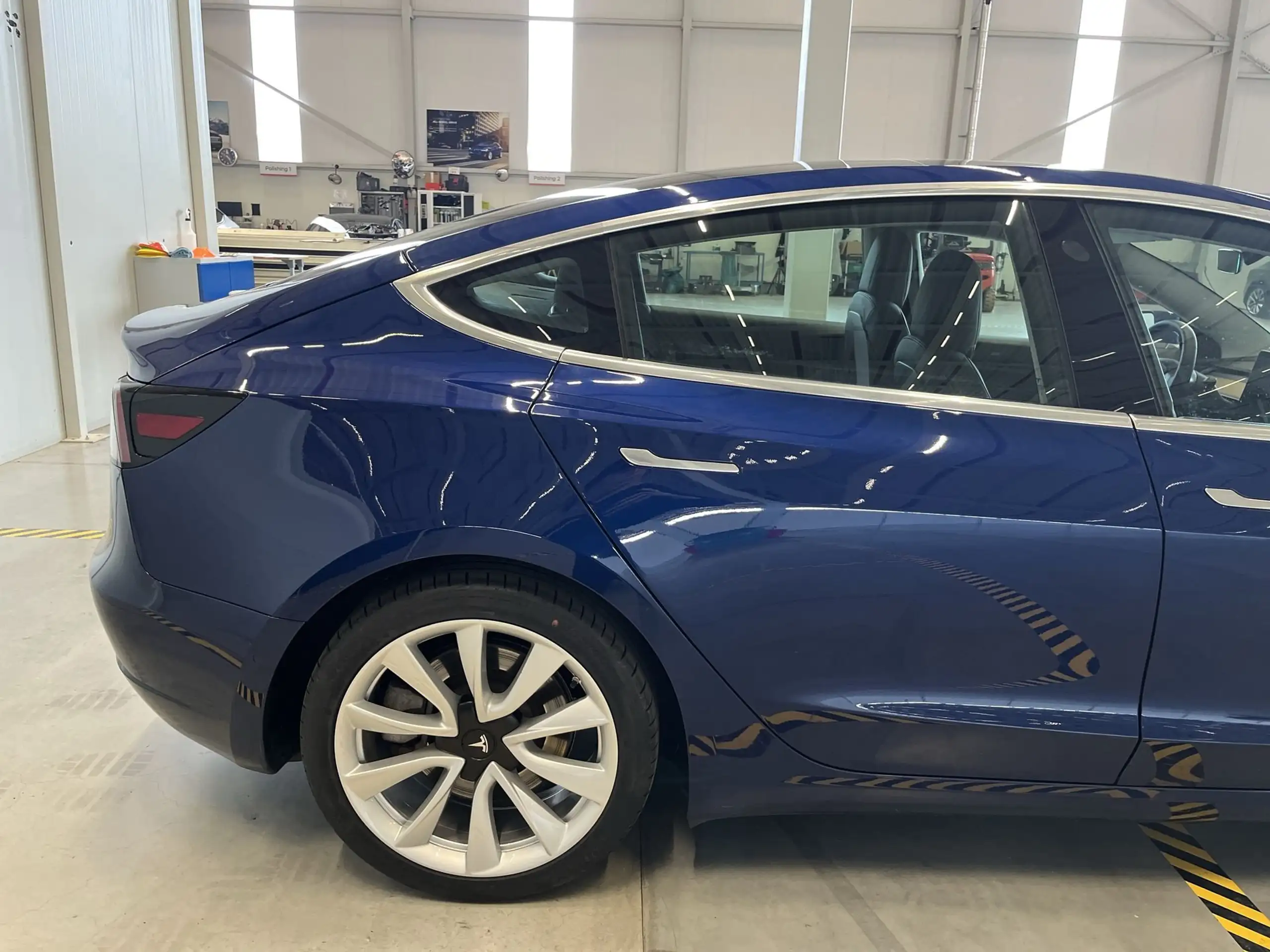 Tesla - Model 3