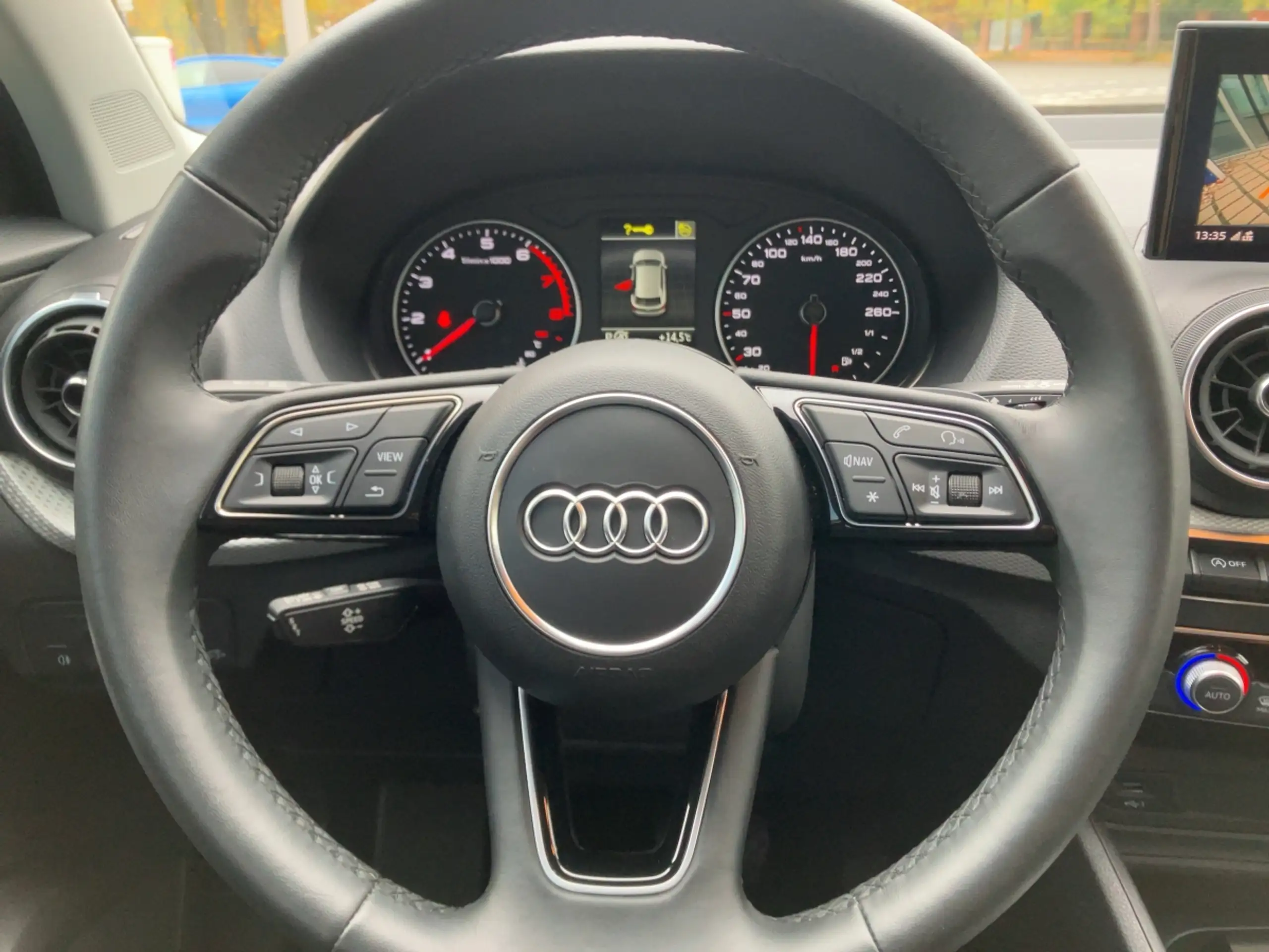 Audi - Q2