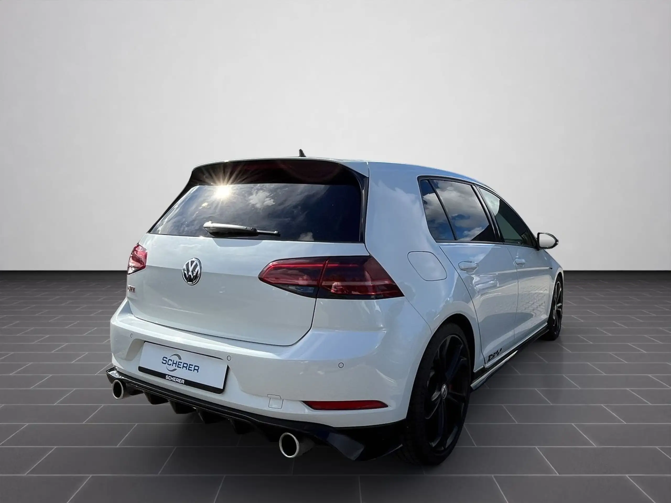 Volkswagen - Golf GTI