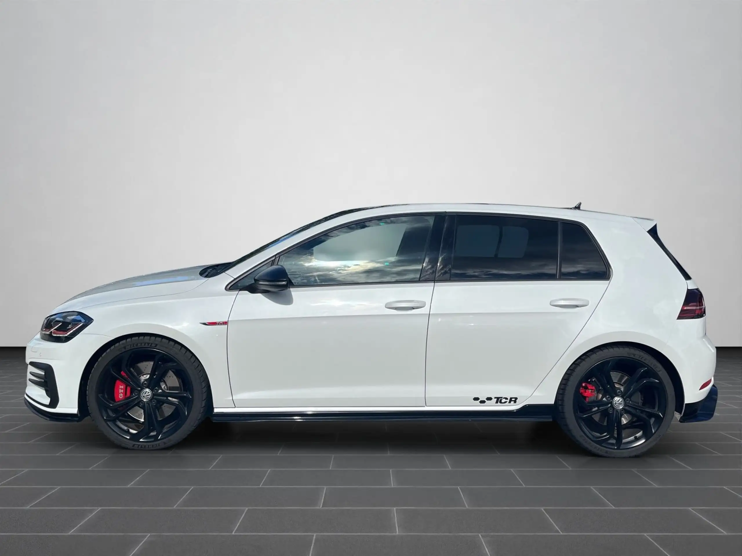 Volkswagen - Golf GTI