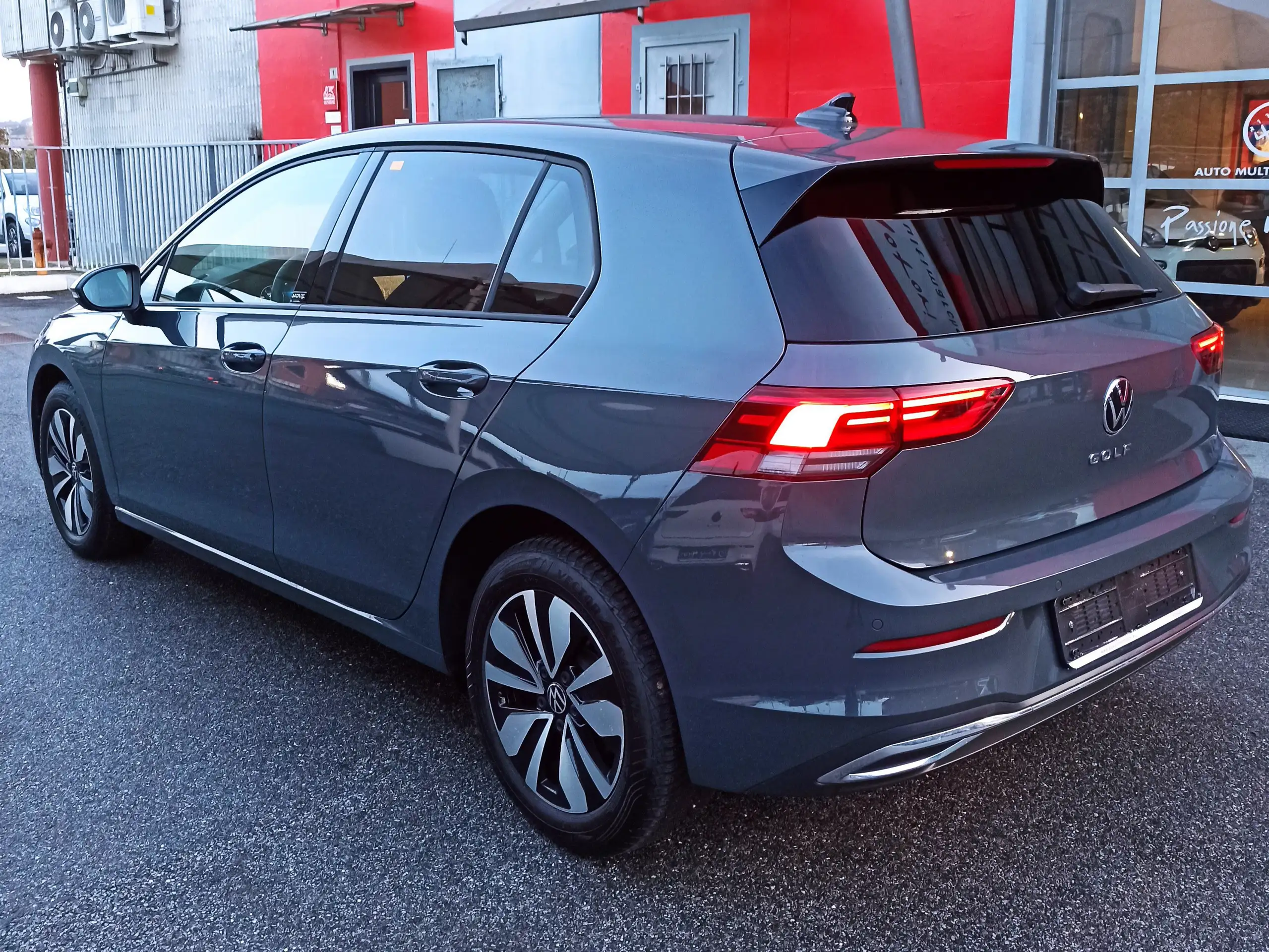 Volkswagen - Golf