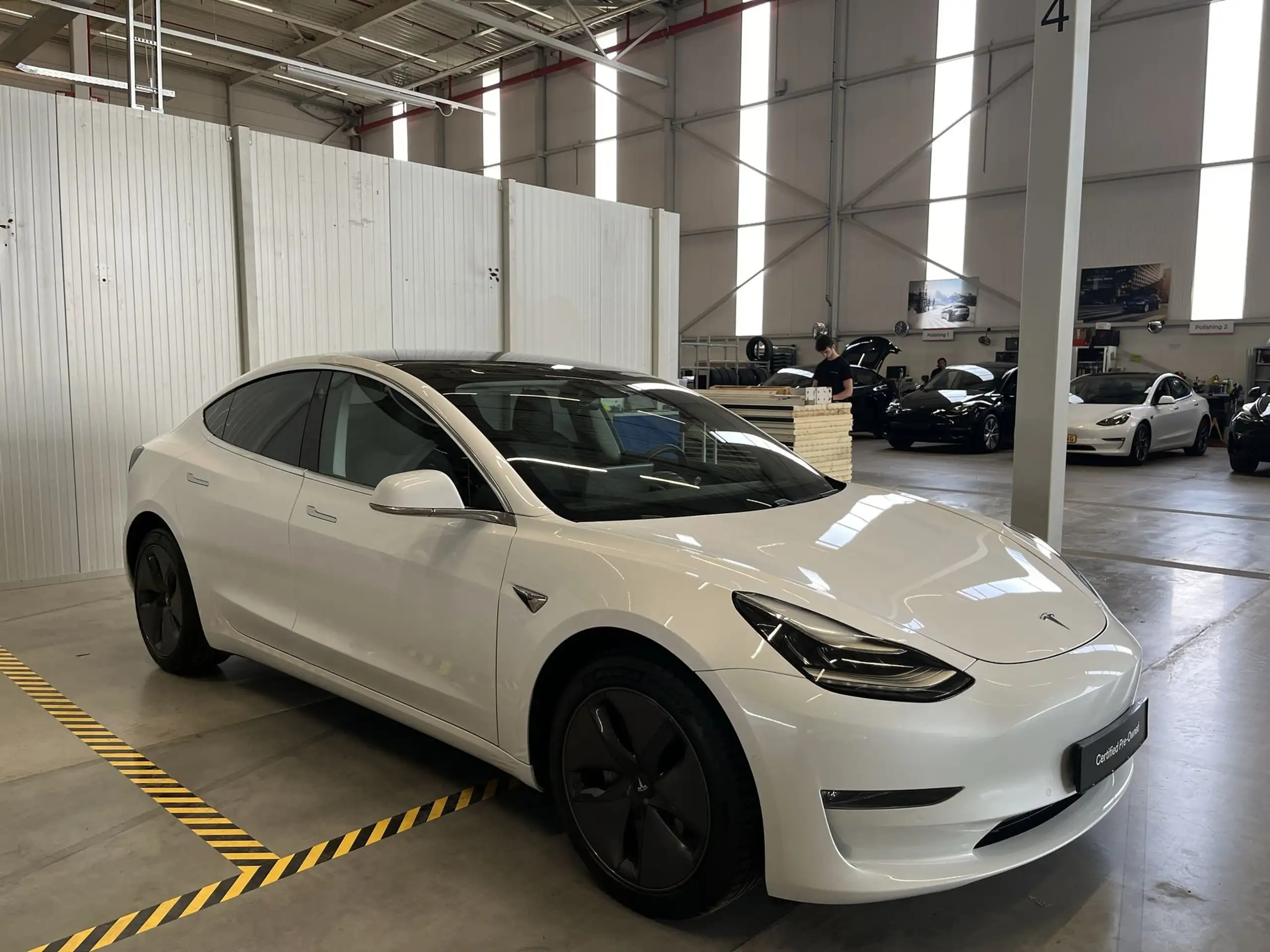 Tesla - Model 3