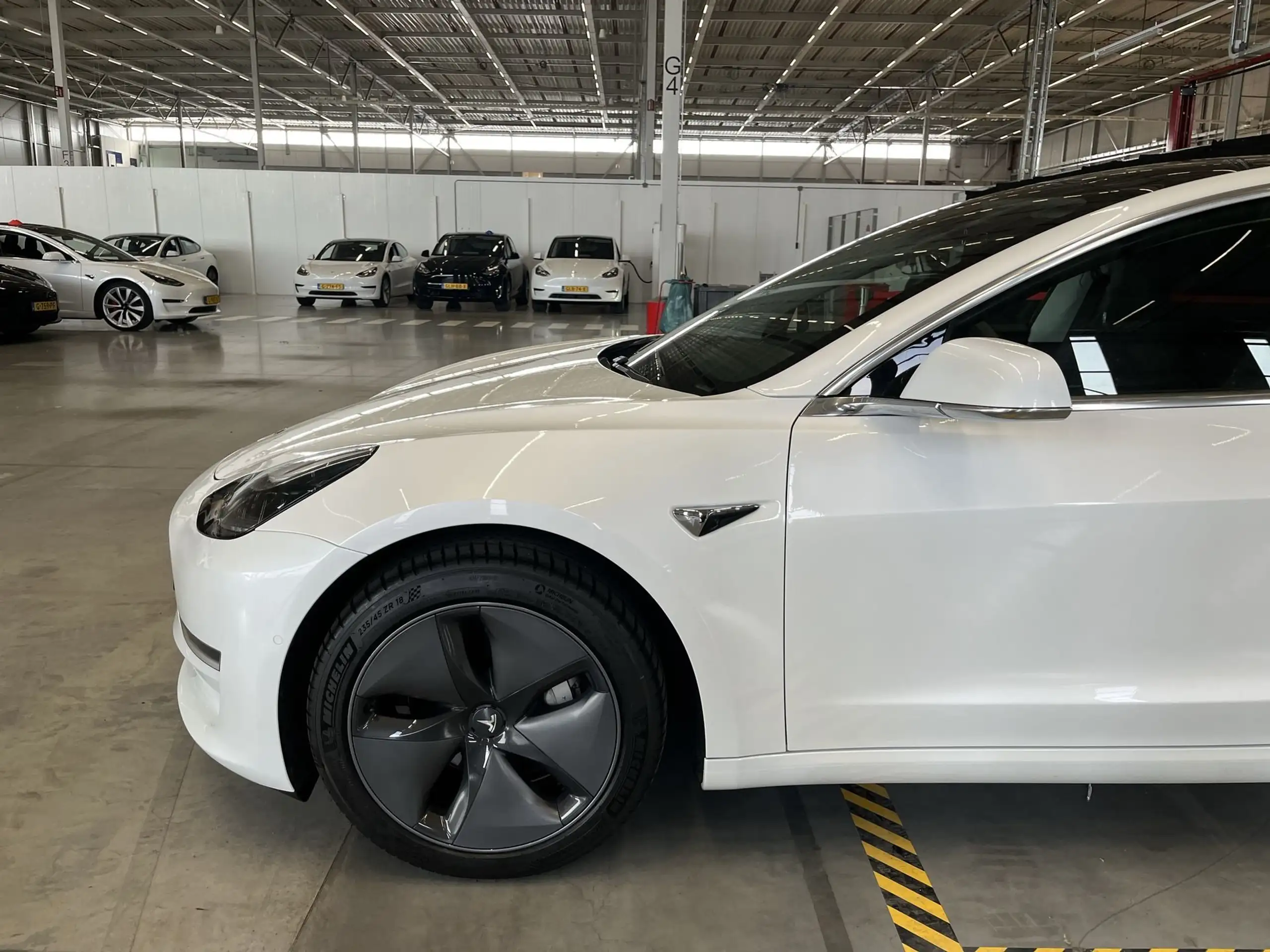 Tesla - Model 3