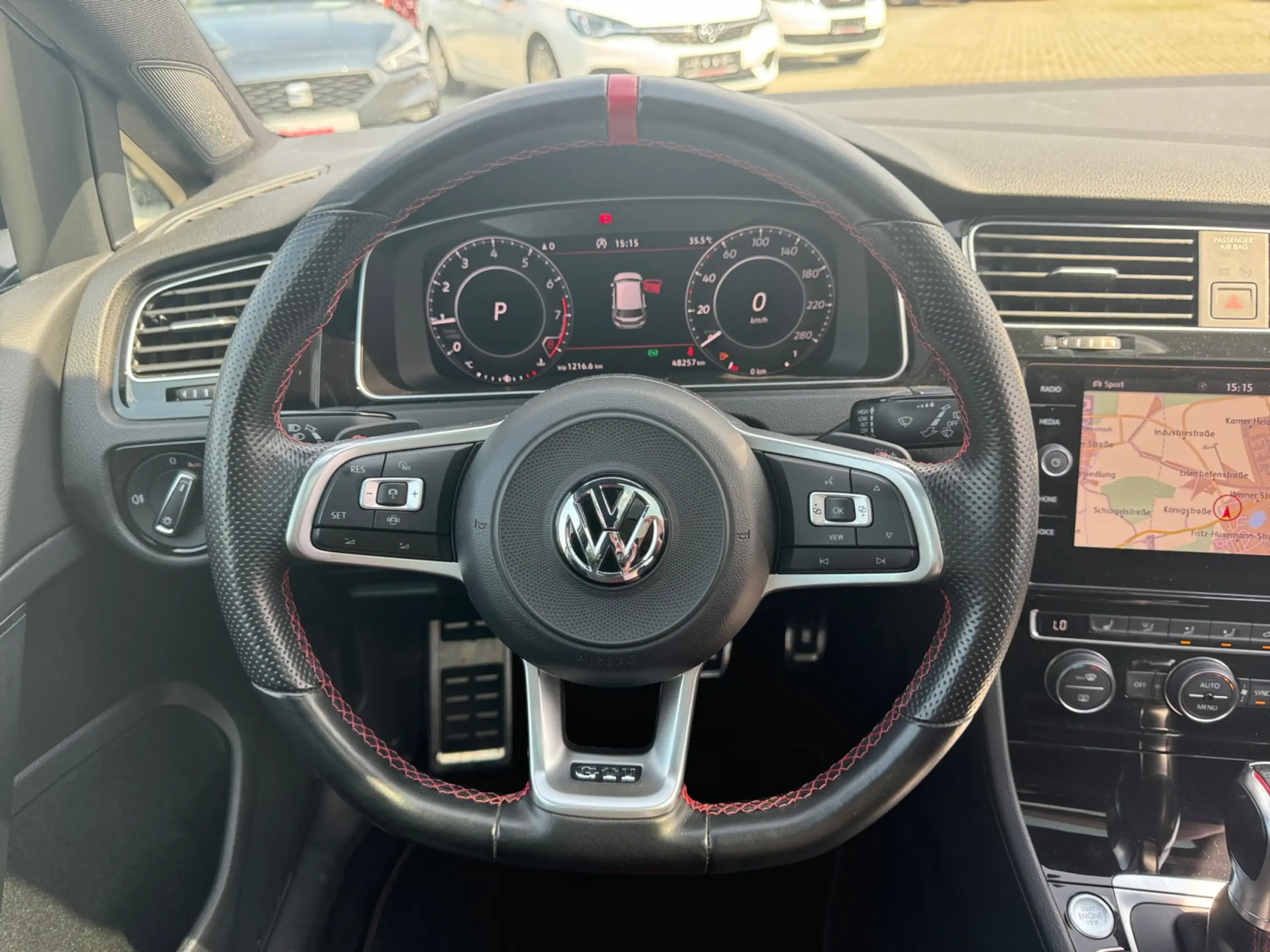 Volkswagen - Golf