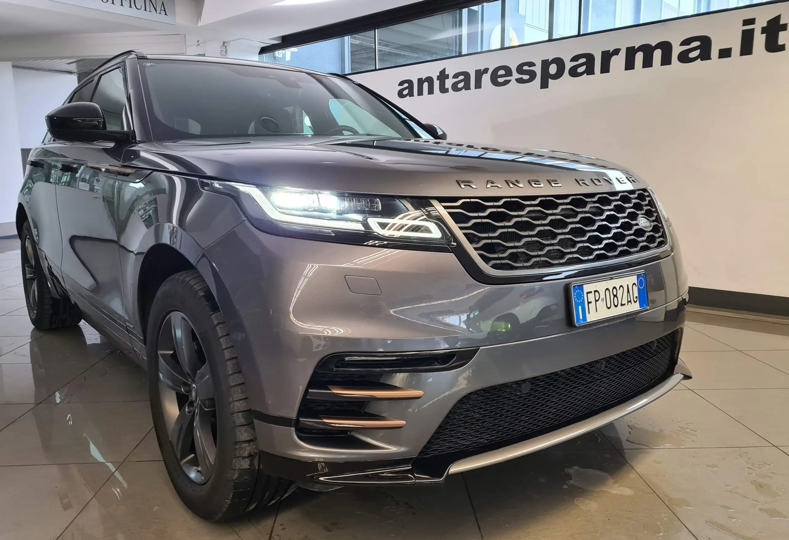 Land Rover - Range Rover Velar