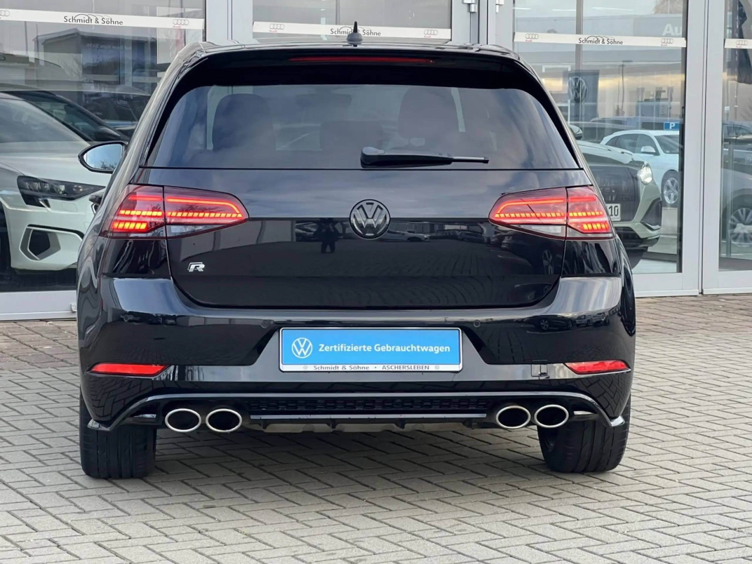 Volkswagen - Golf