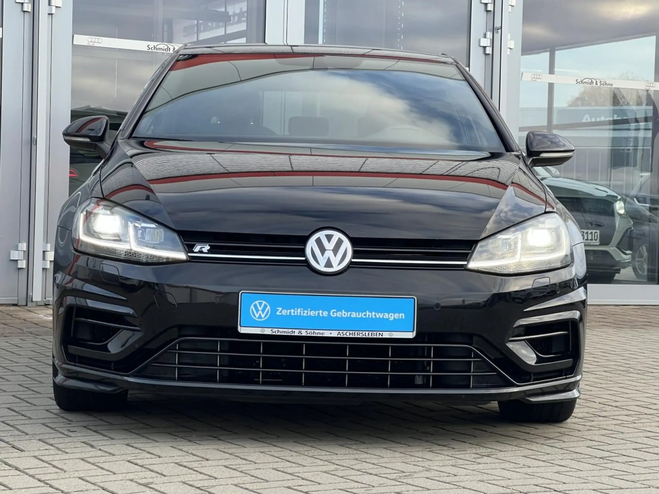 Volkswagen - Golf