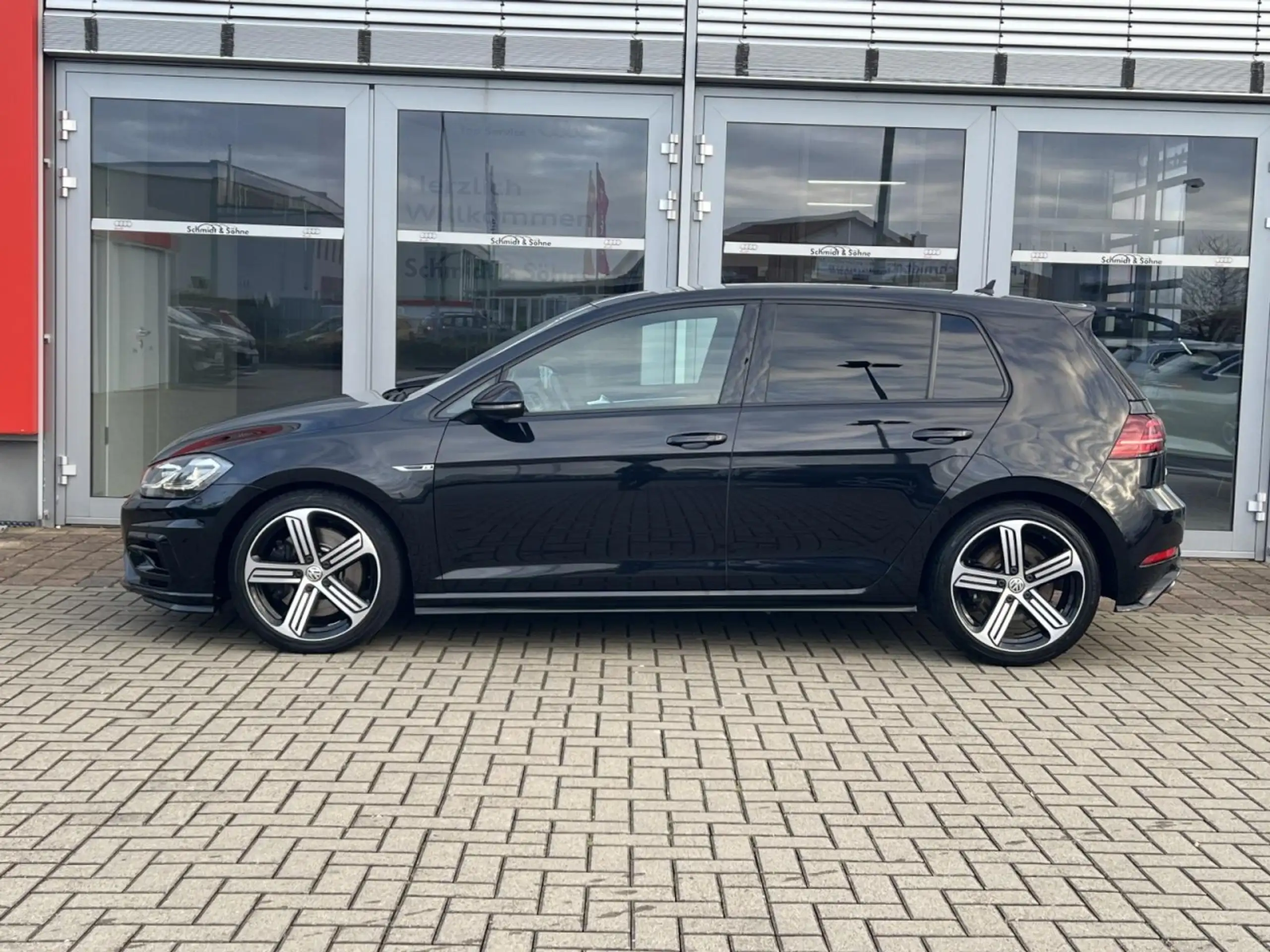 Volkswagen - Golf