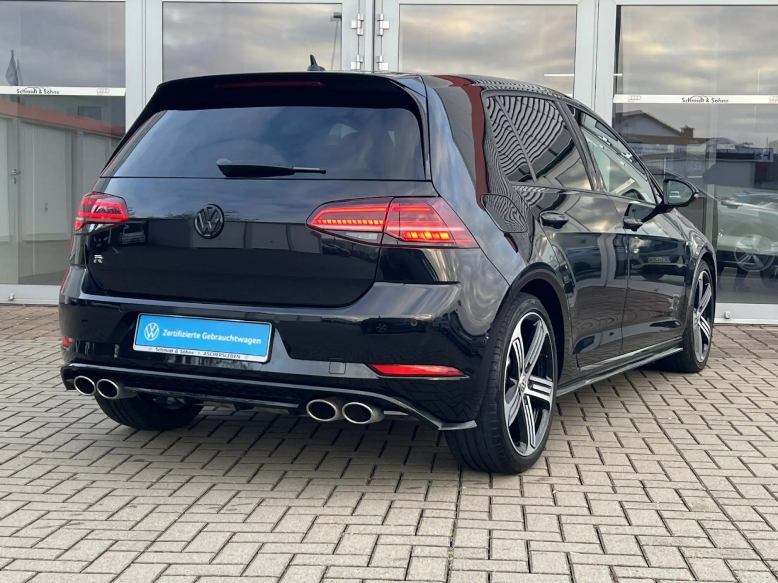 Volkswagen - Golf