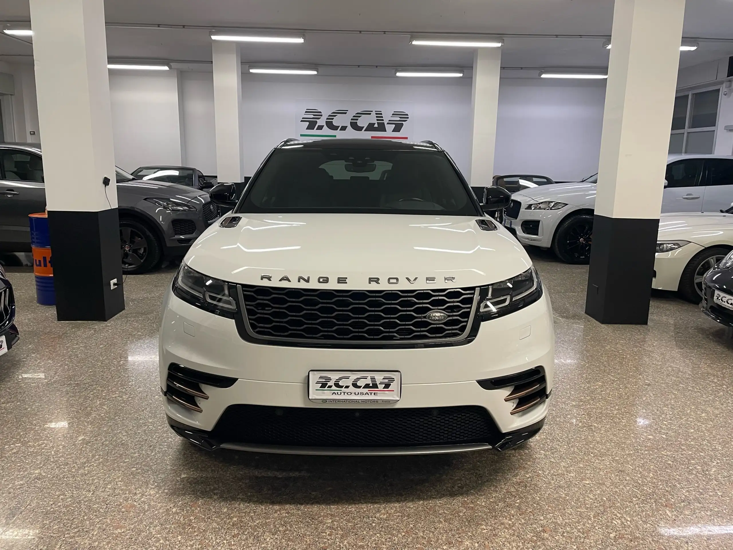 Land Rover - Range Rover Velar