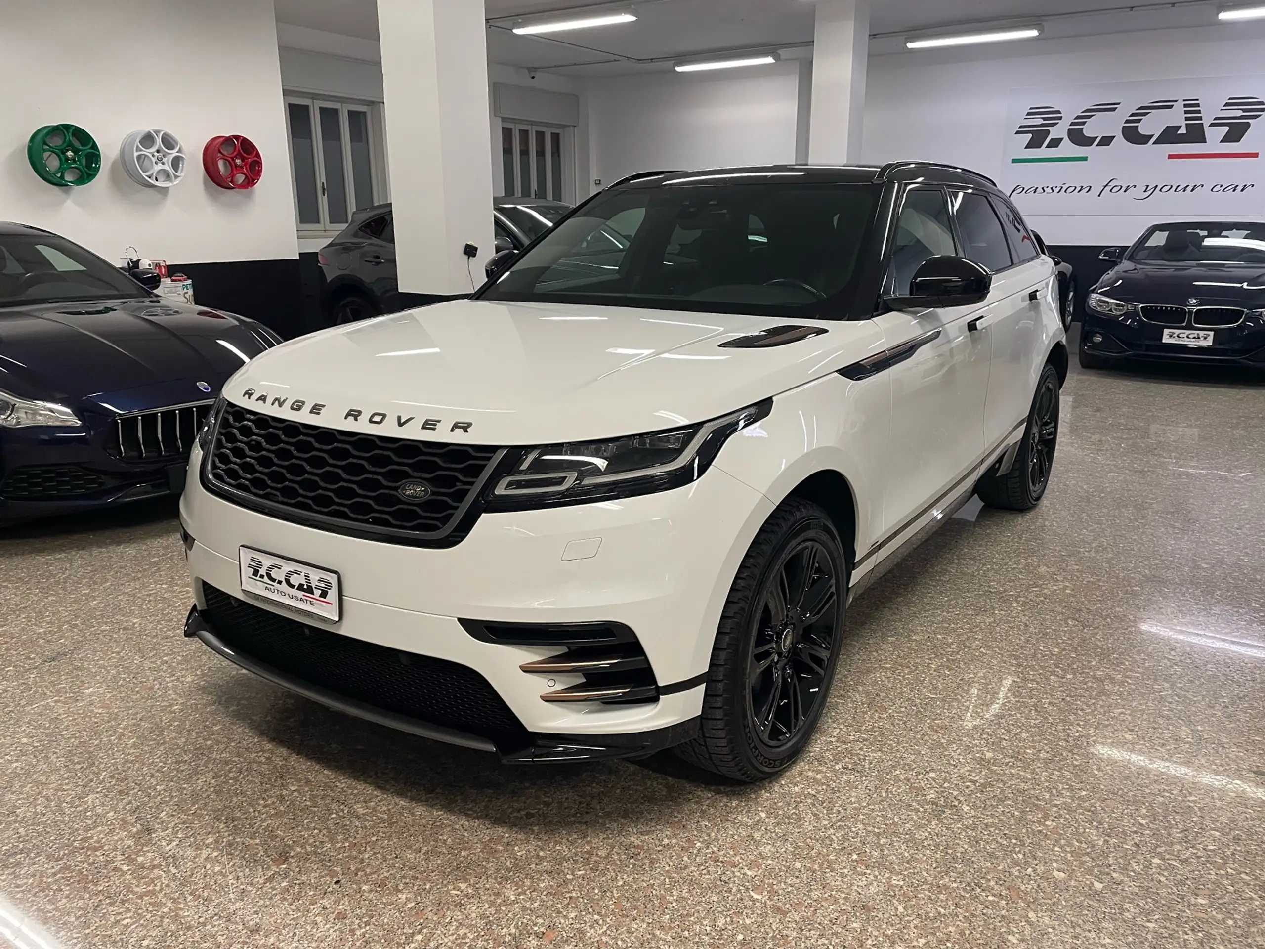 Land Rover - Range Rover Velar