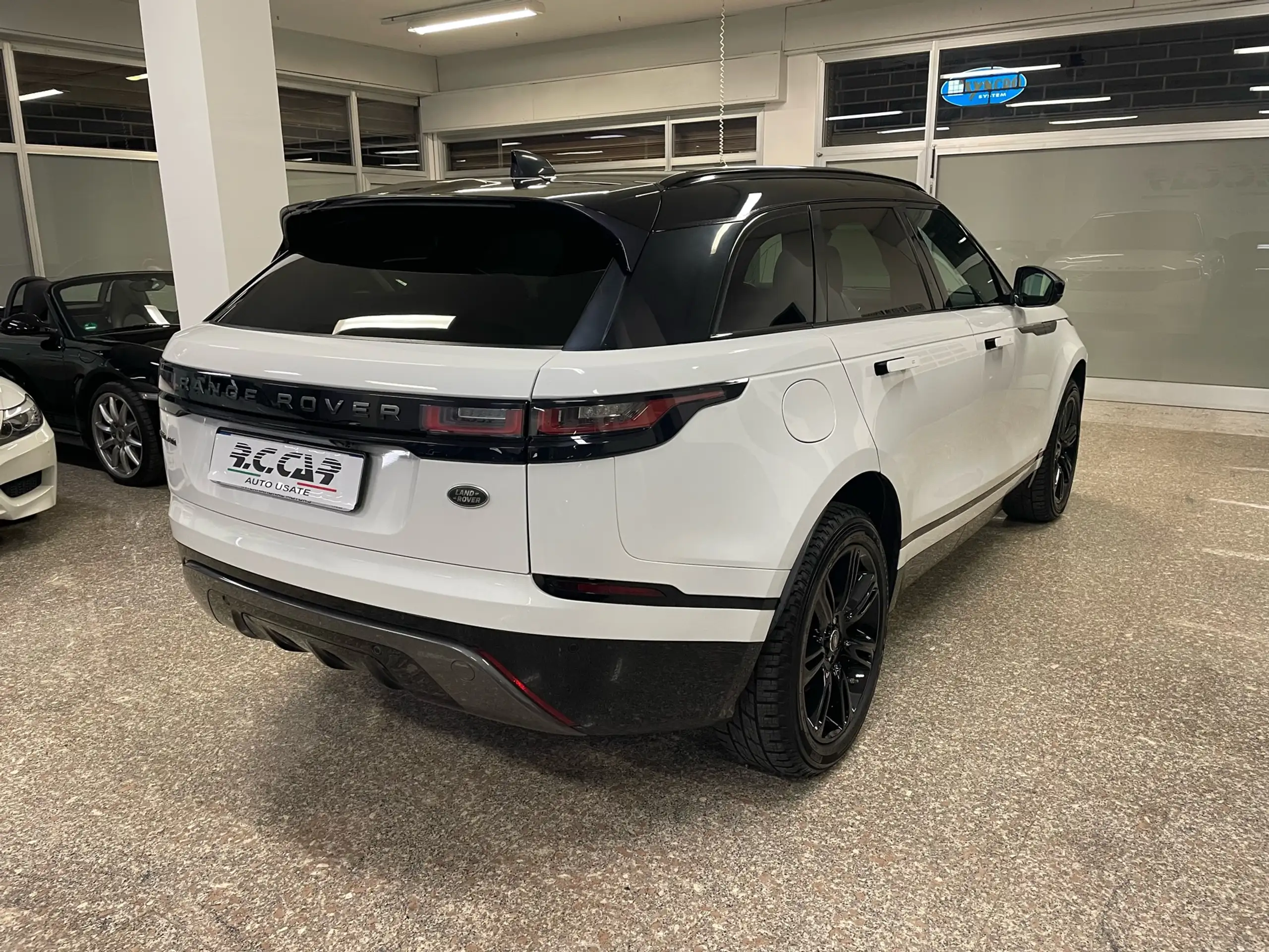 Land Rover - Range Rover Velar