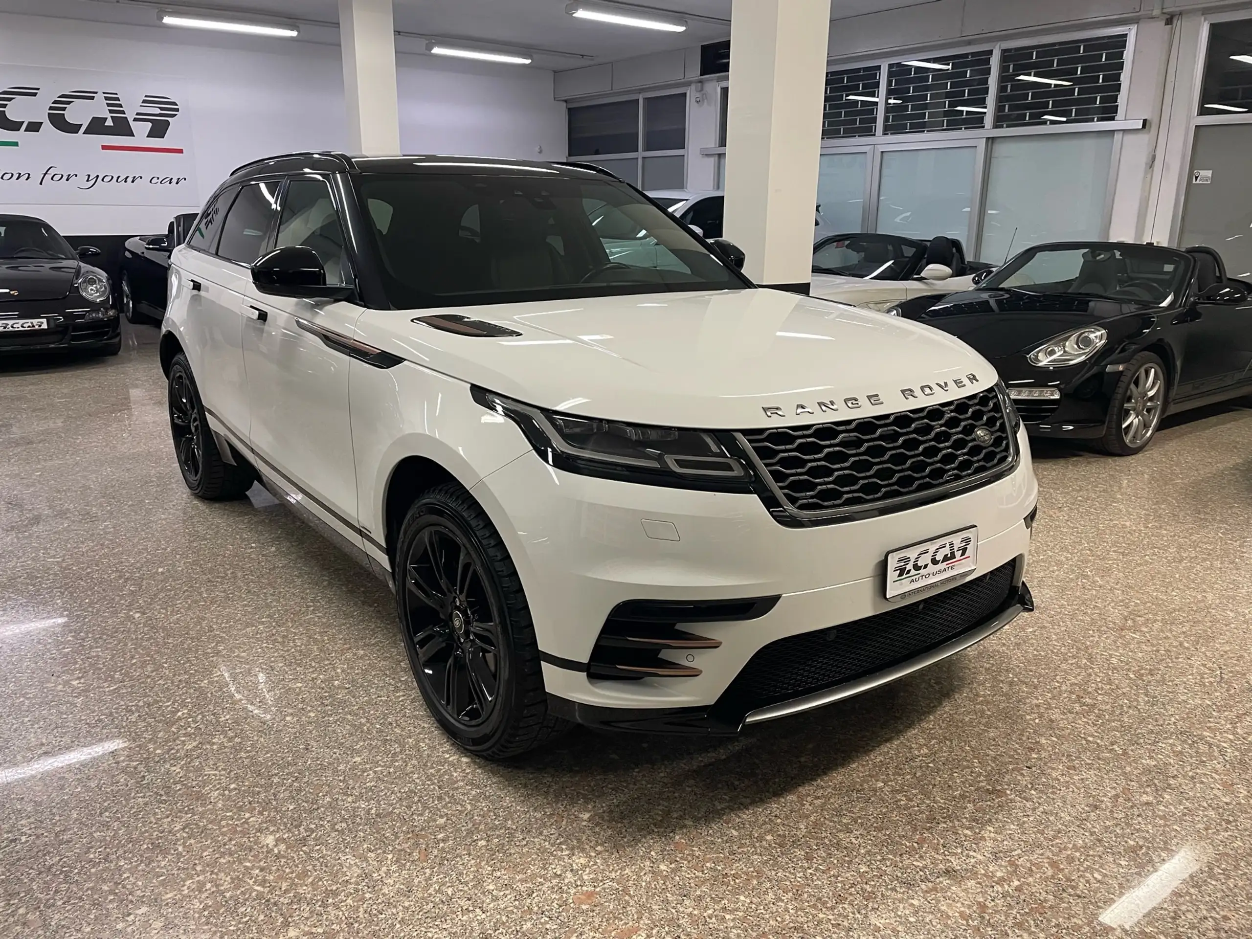 Land Rover - Range Rover Velar