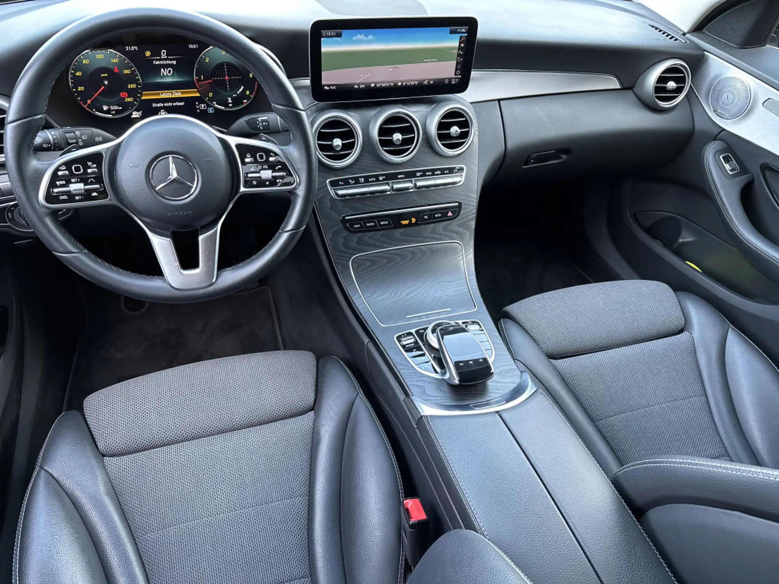 Mercedes-Benz - C 220