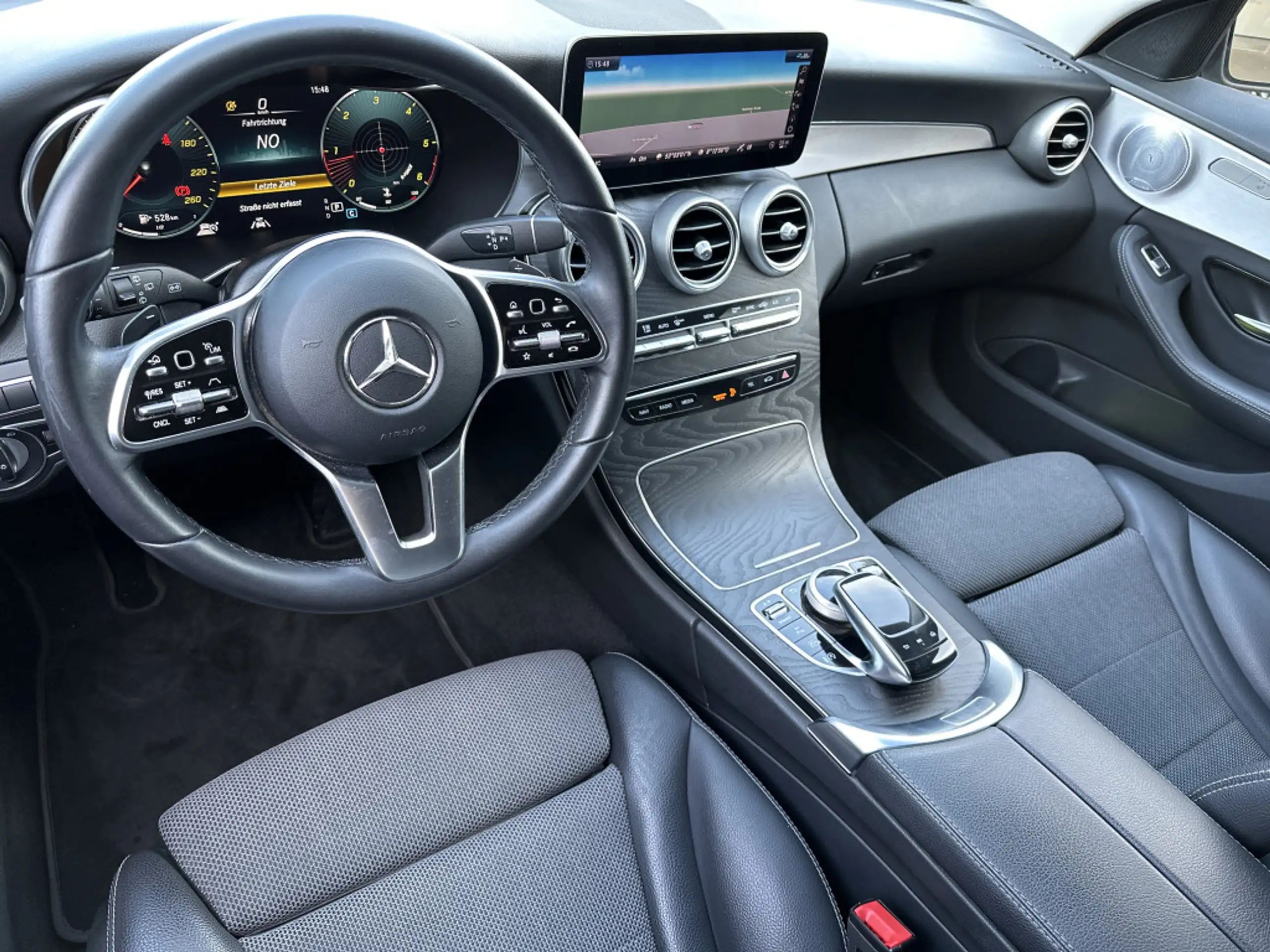 Mercedes-Benz - C 220