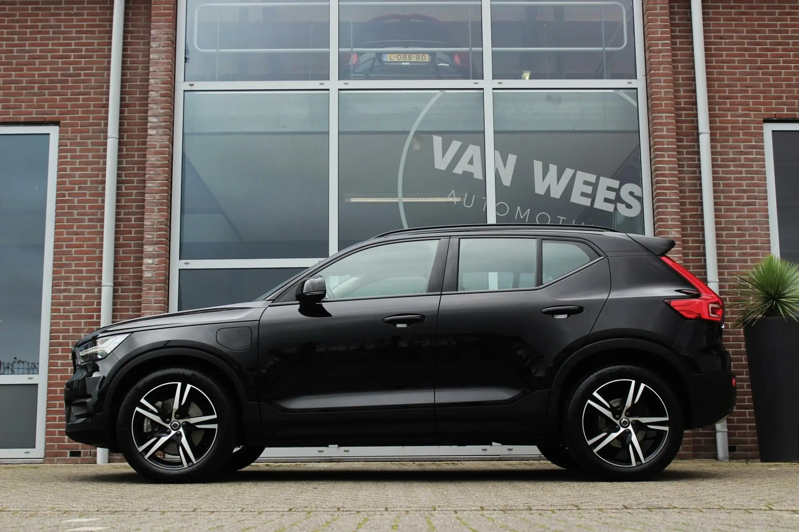 Volvo - XC40