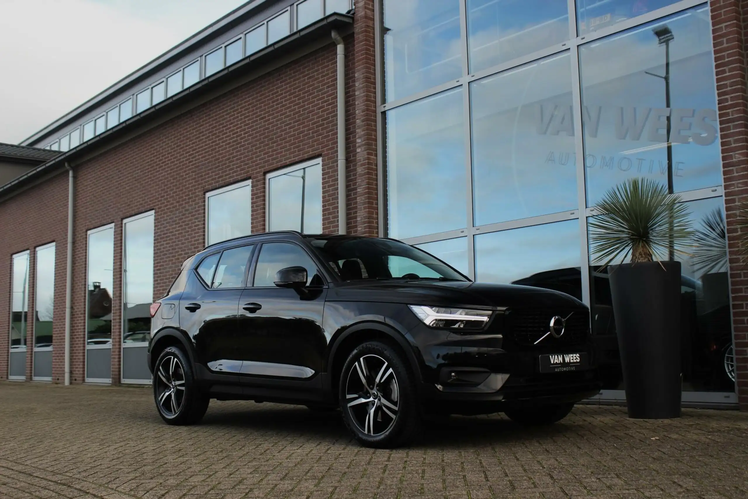 Volvo - XC40