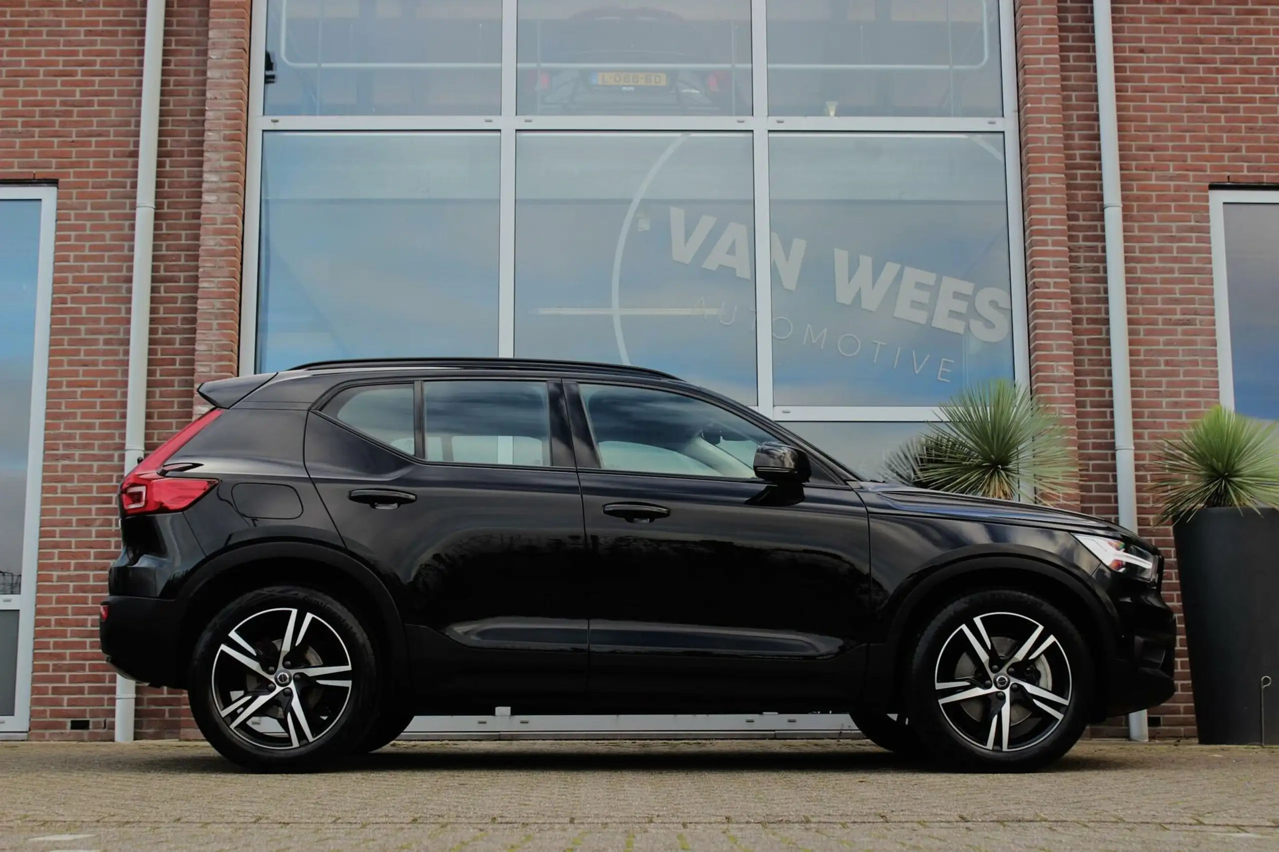 Volvo - XC40