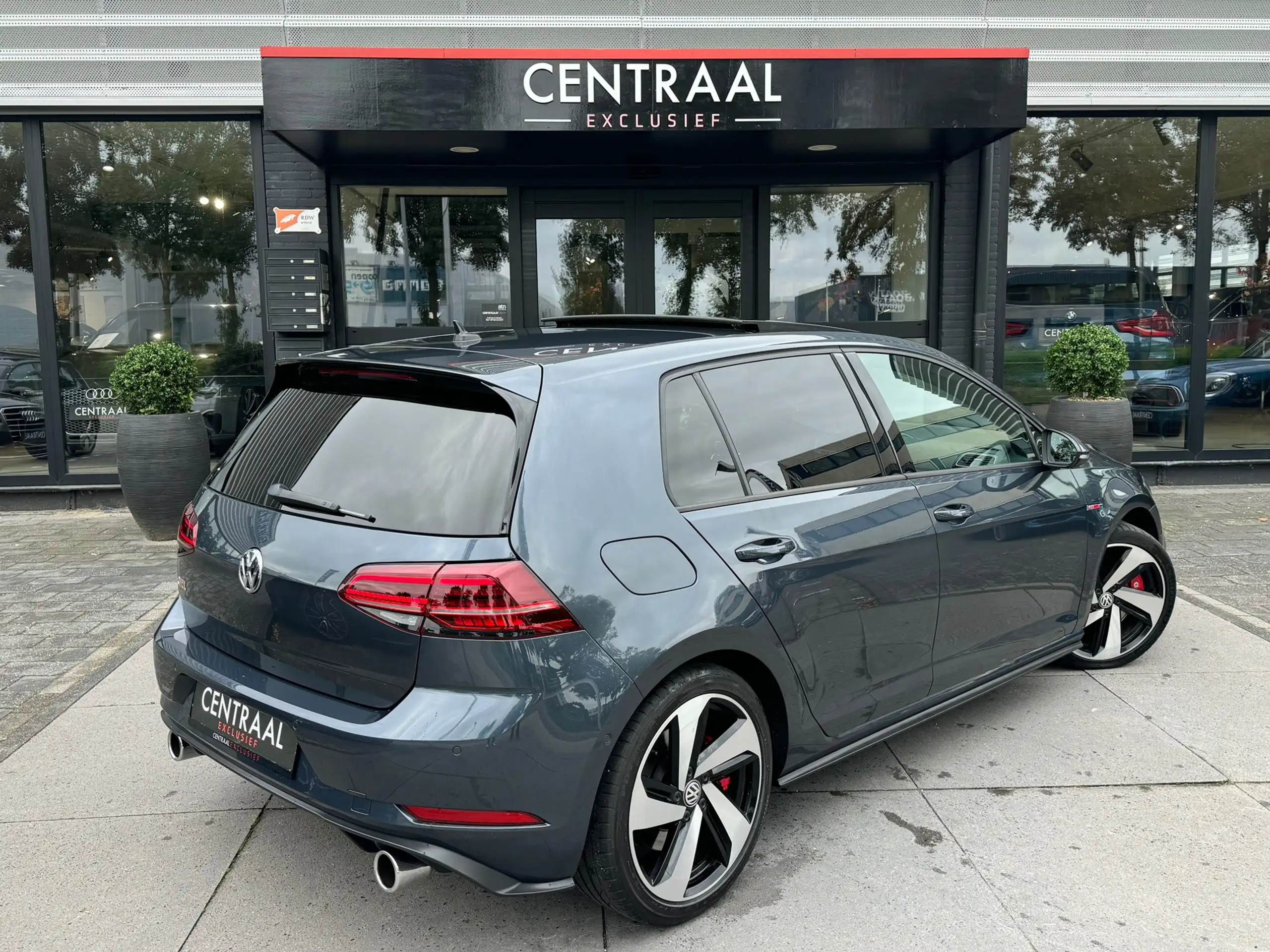 Volkswagen - Golf GTI