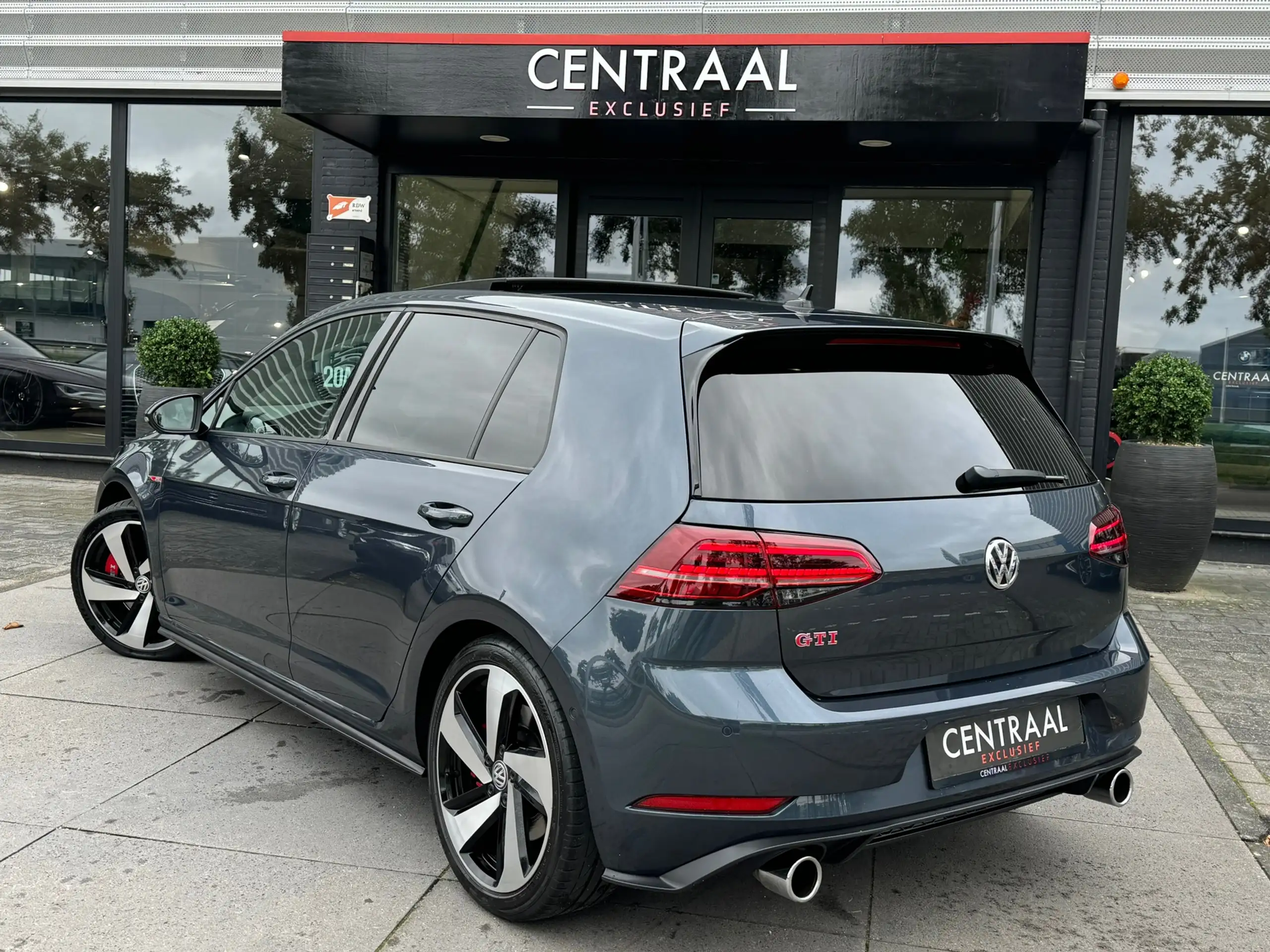 Volkswagen - Golf GTI