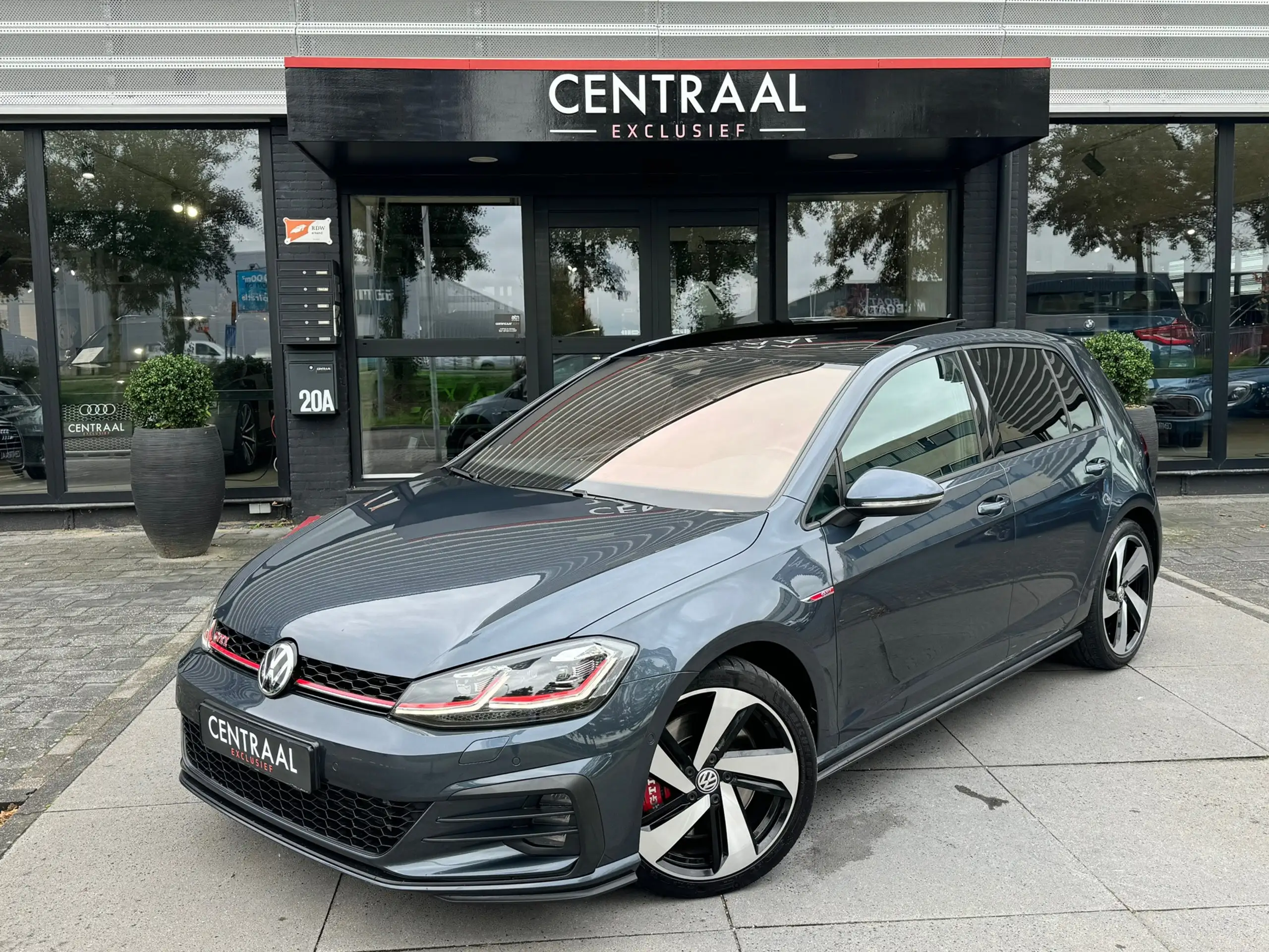 Volkswagen - Golf GTI