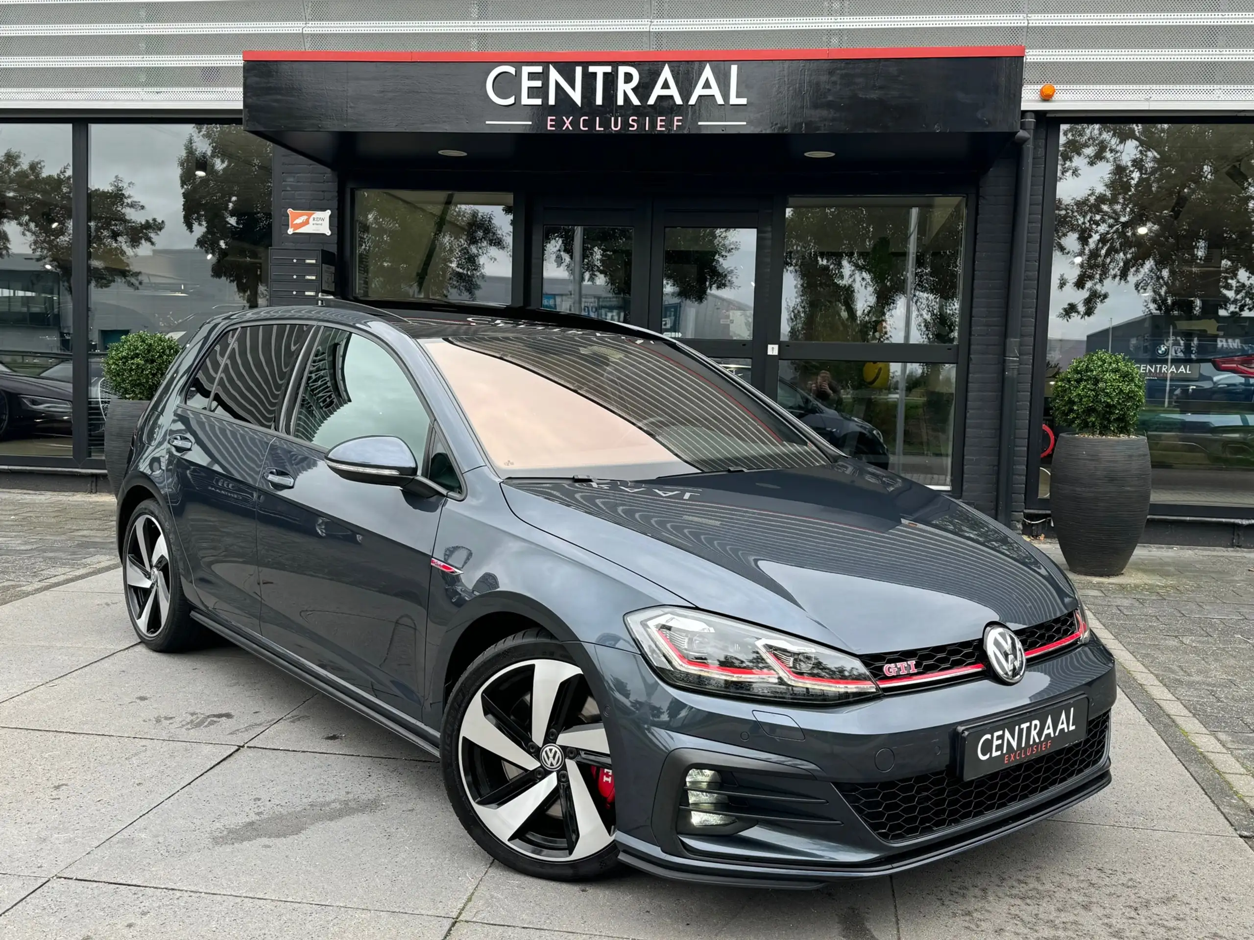 Volkswagen - Golf GTI