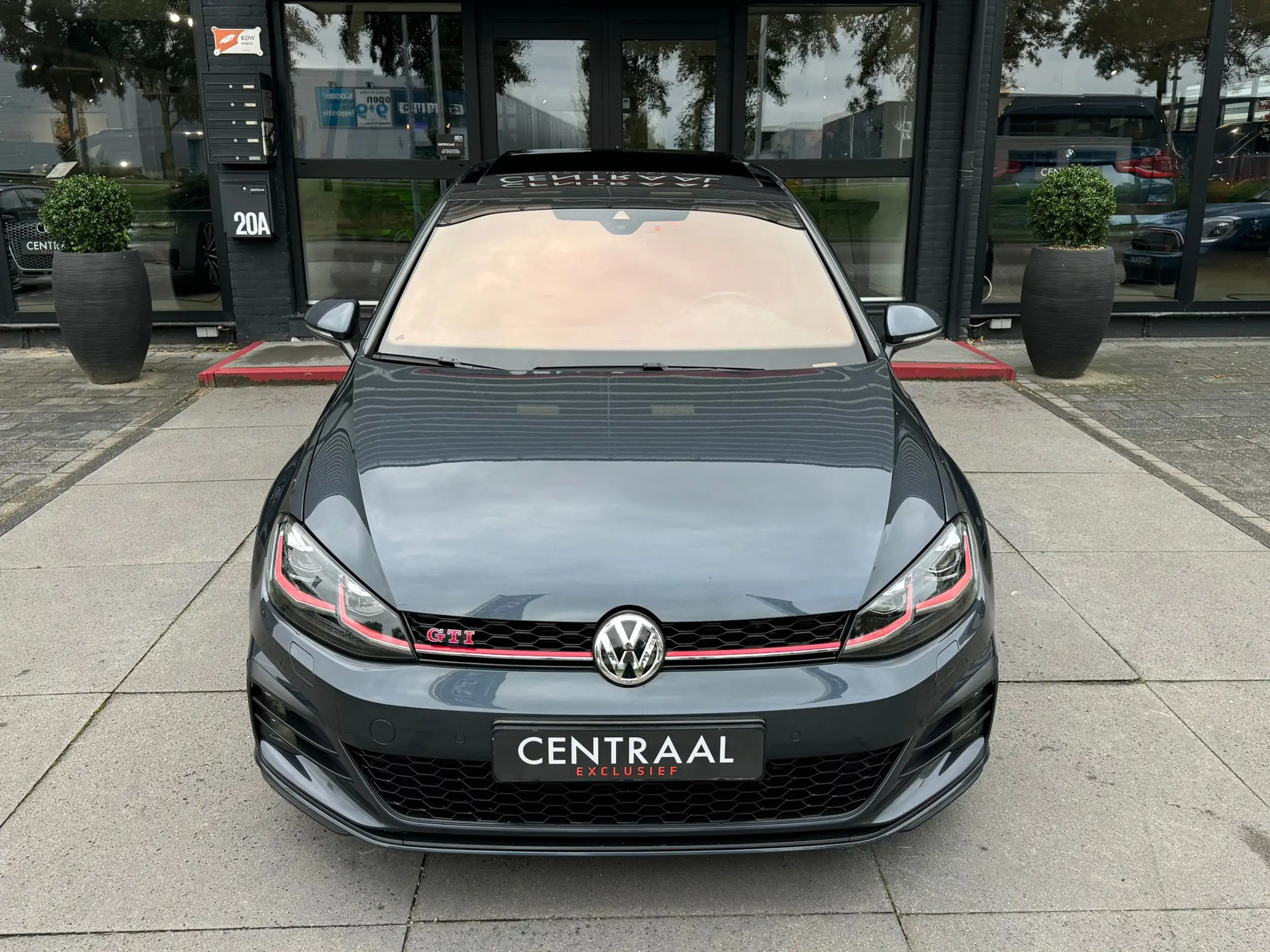 Volkswagen - Golf GTI