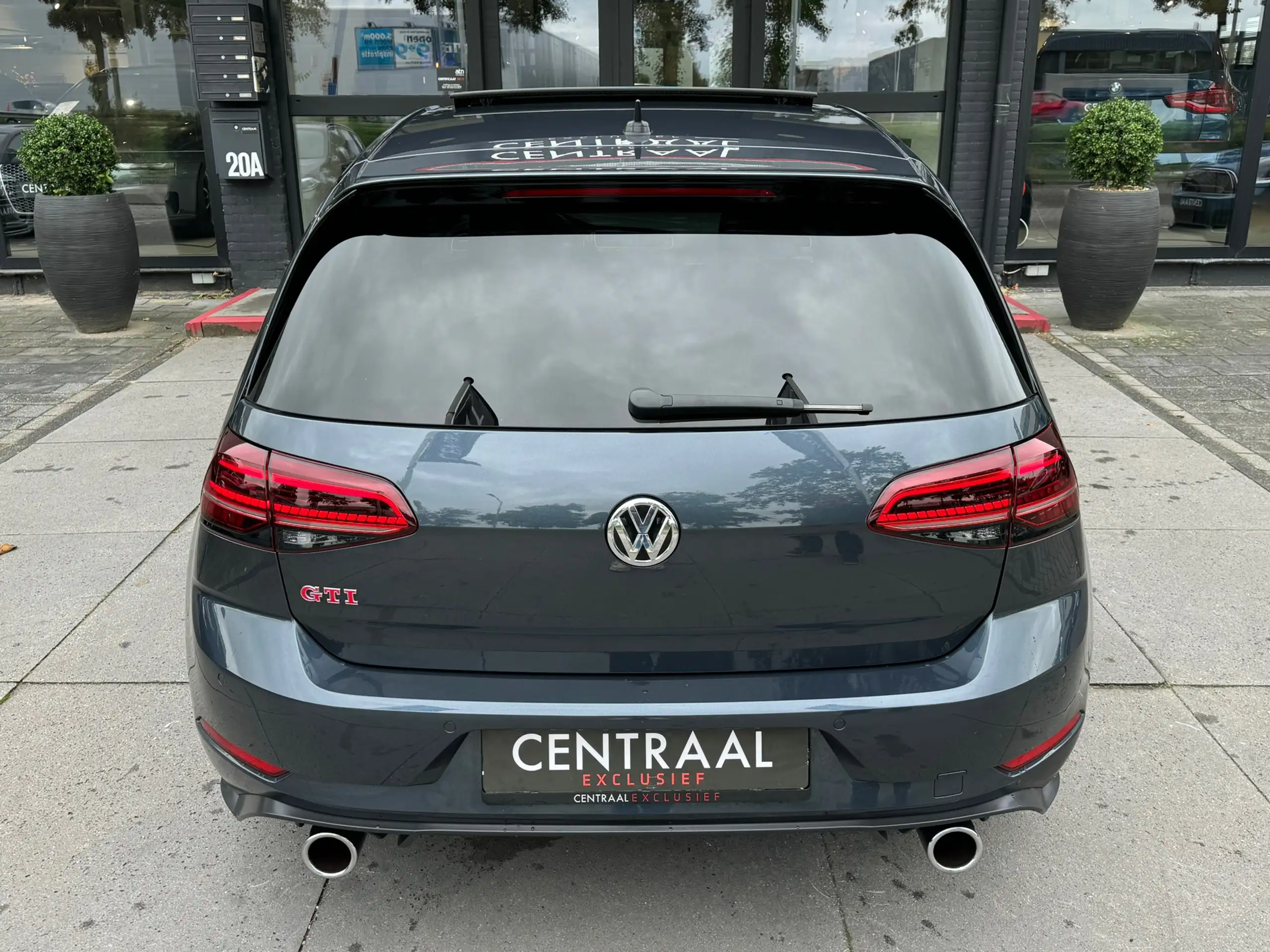 Volkswagen - Golf GTI