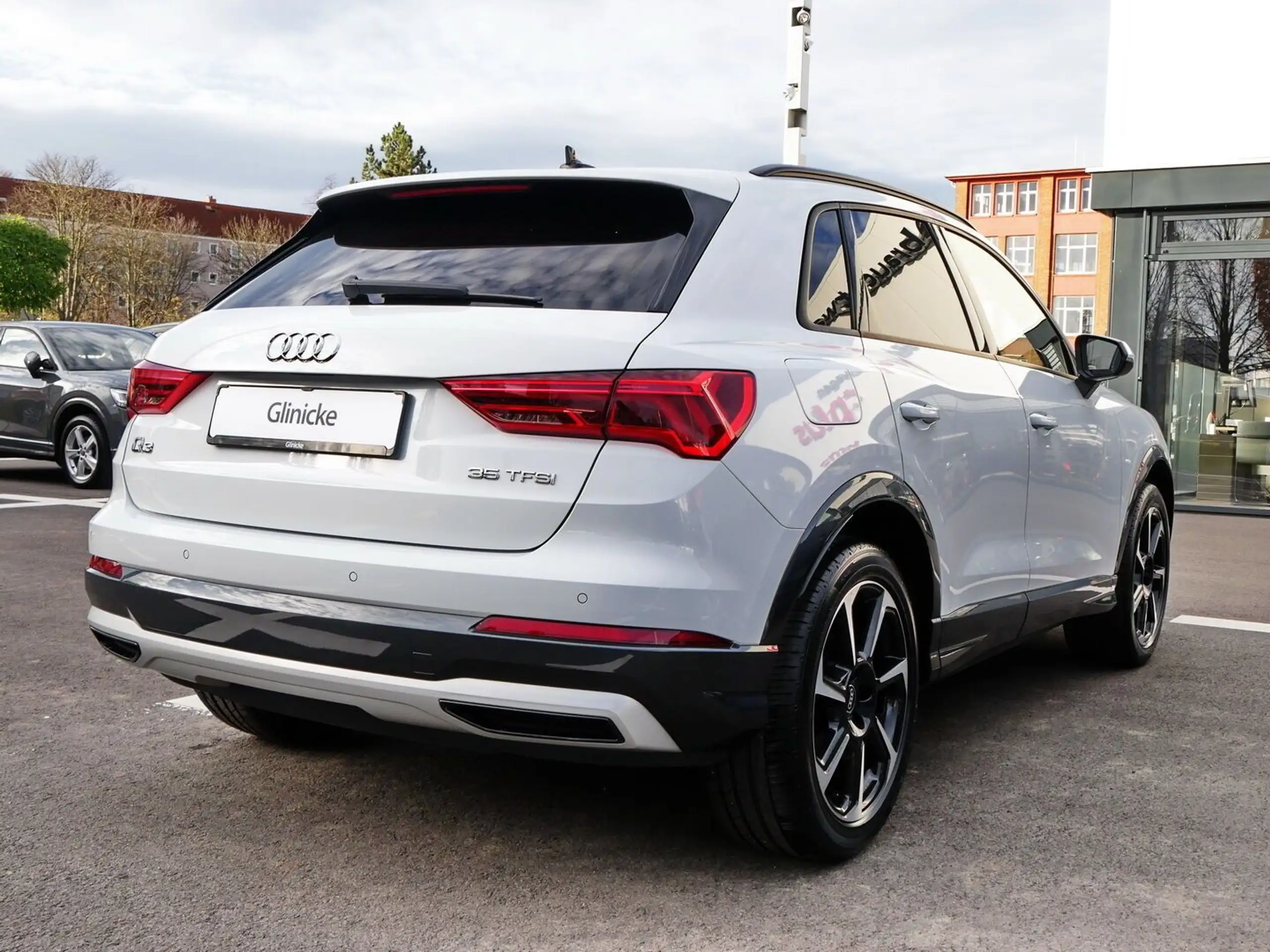 Audi - Q3