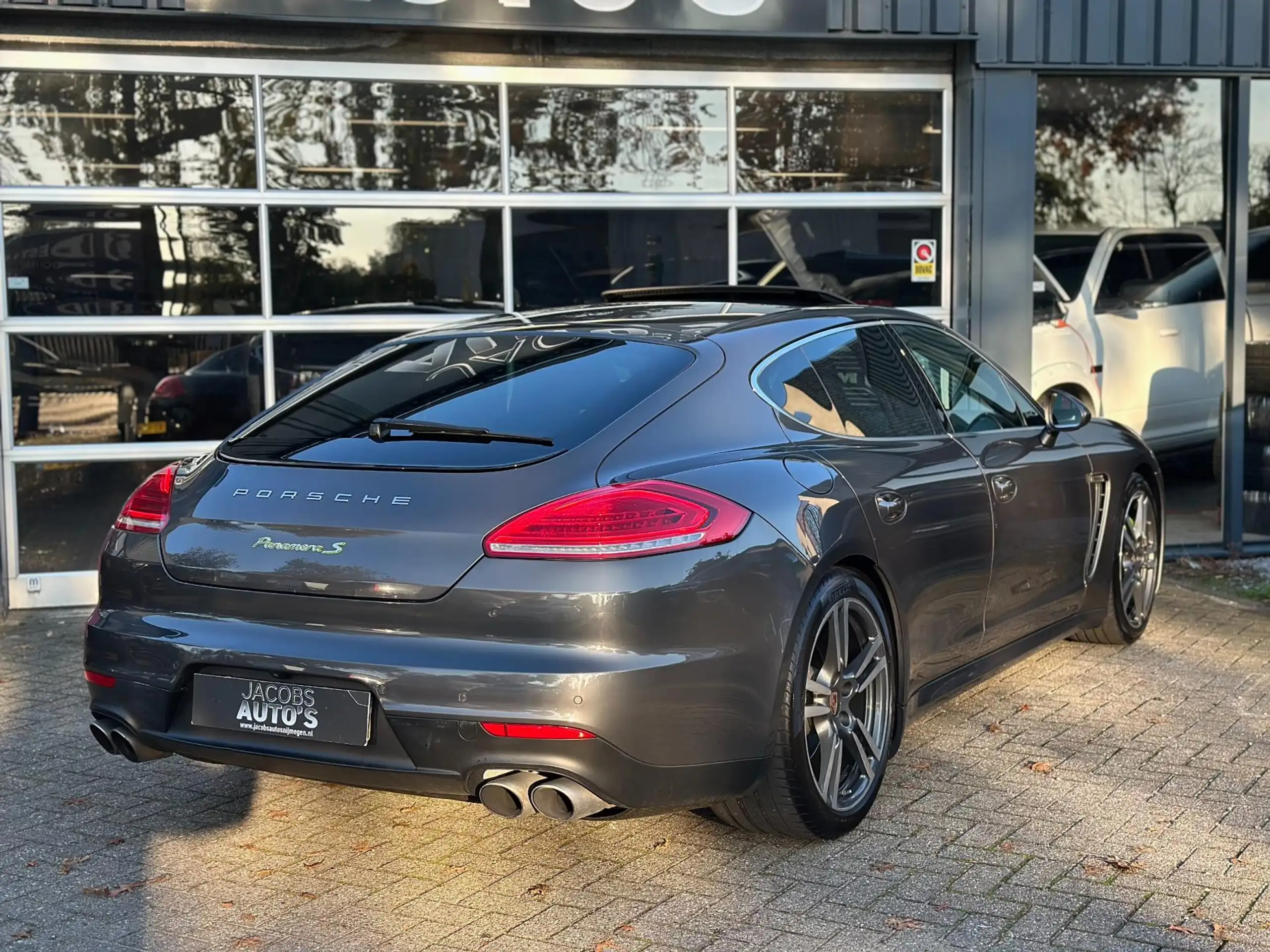 Porsche - Panamera