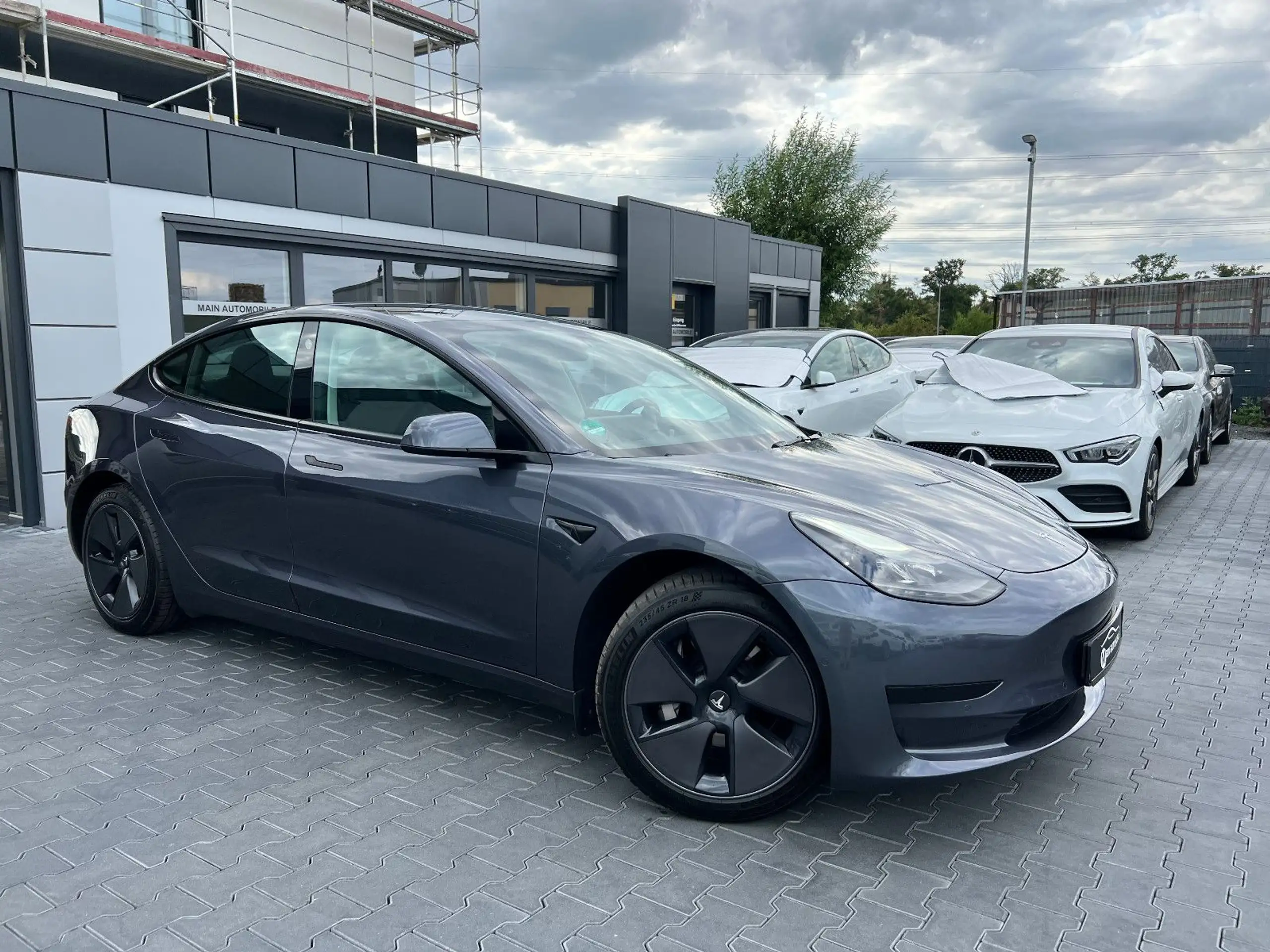 Tesla - Model 3