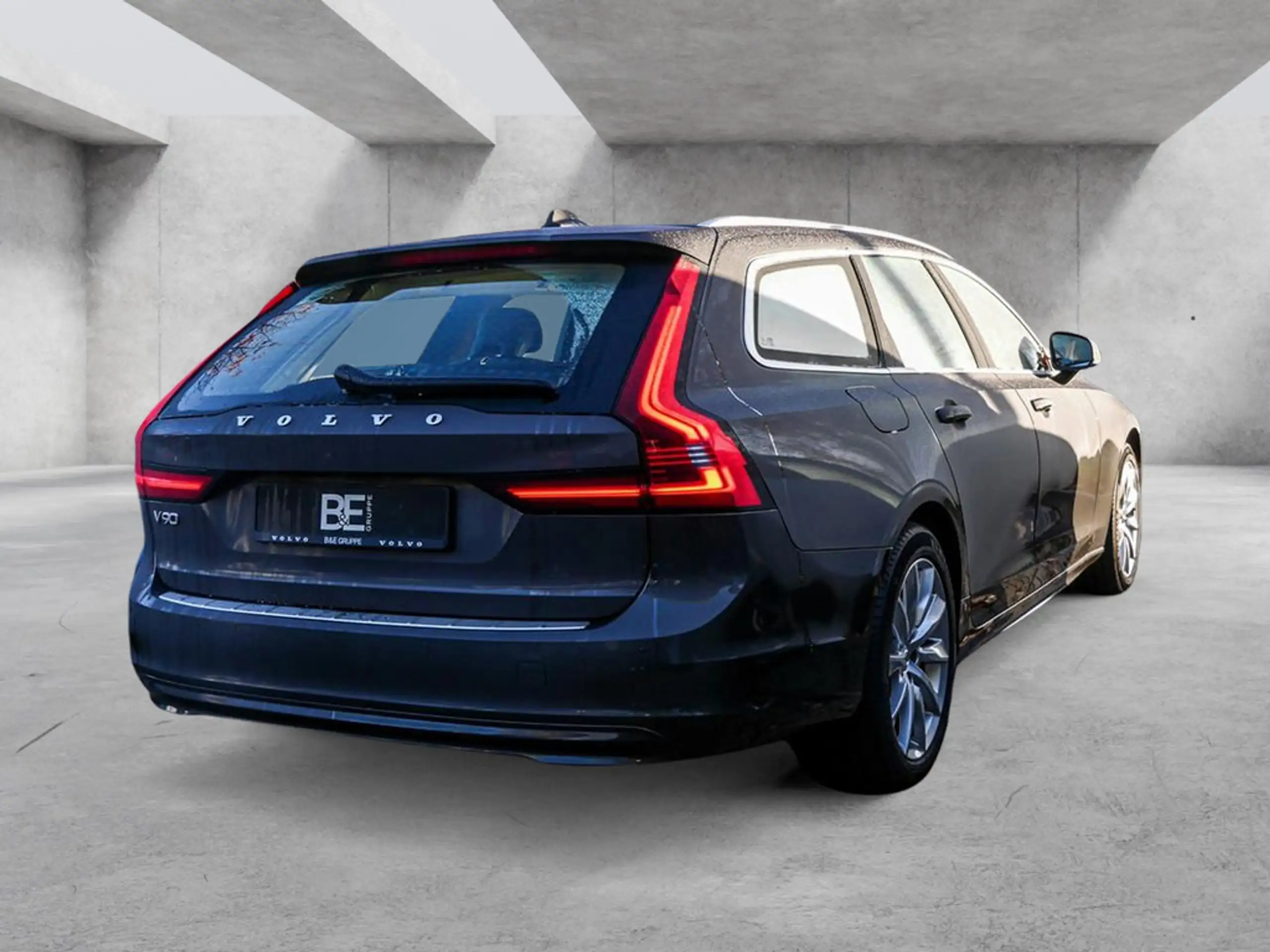 Volvo - V90