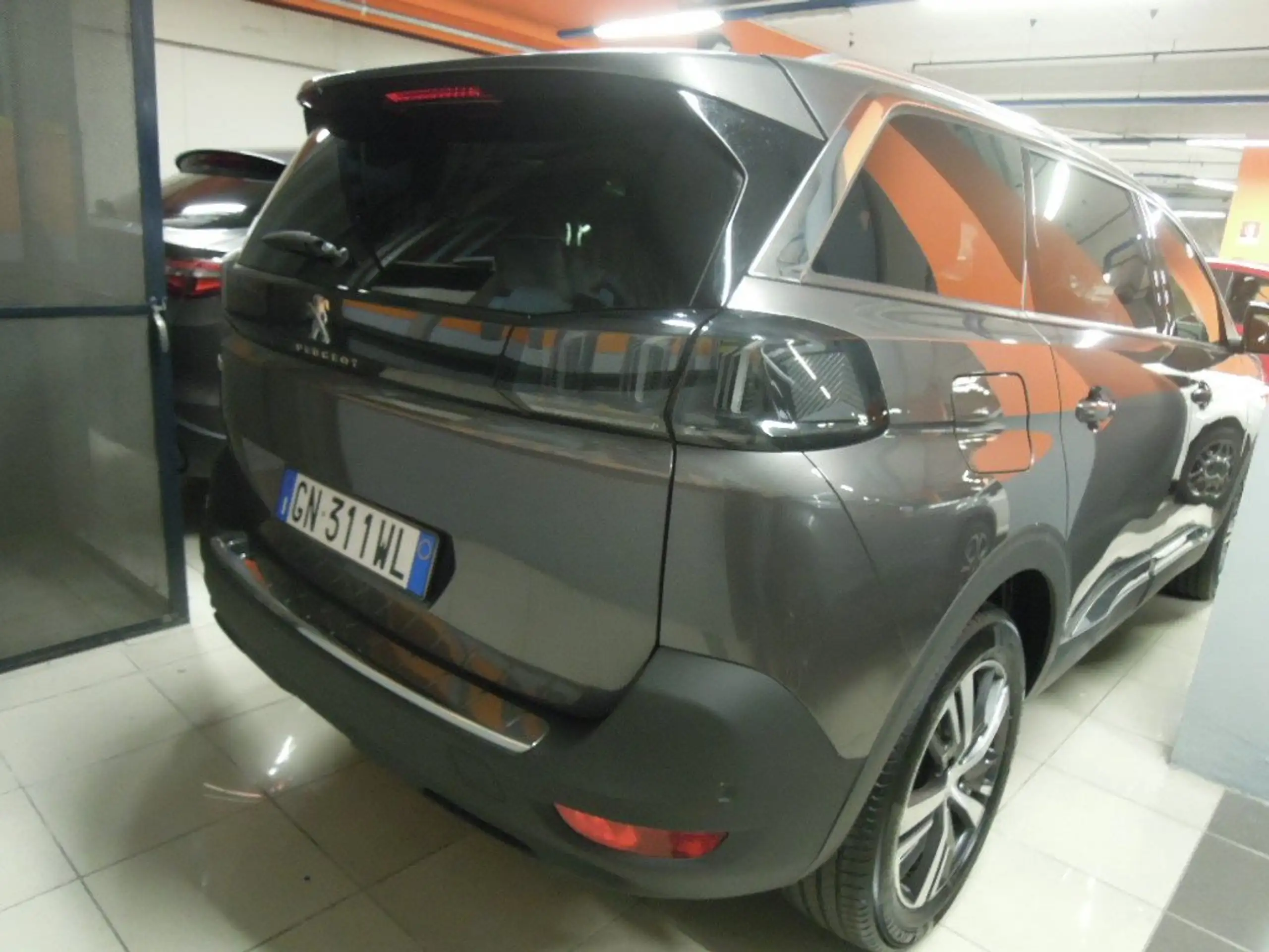 Peugeot - 5008