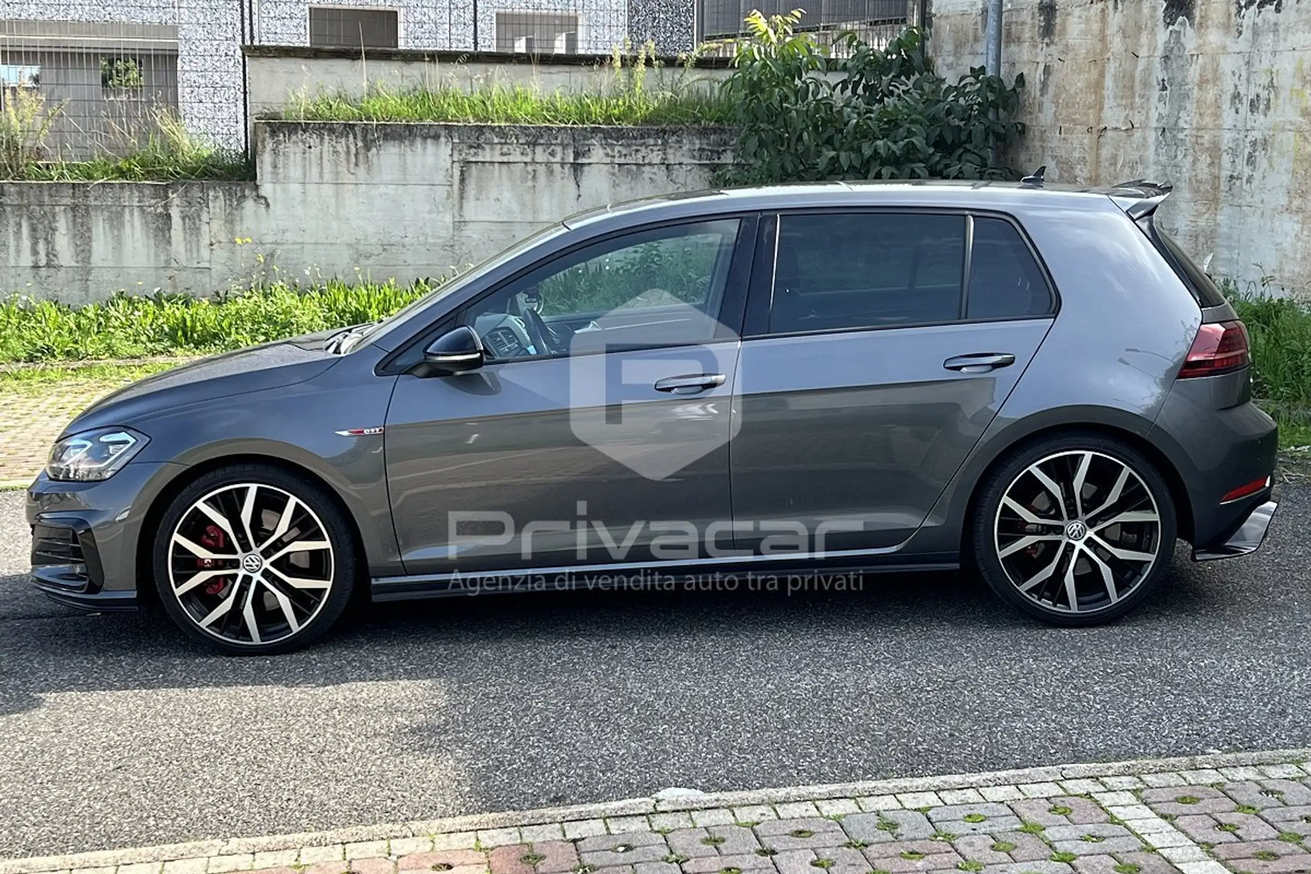 Volkswagen - Golf GTI