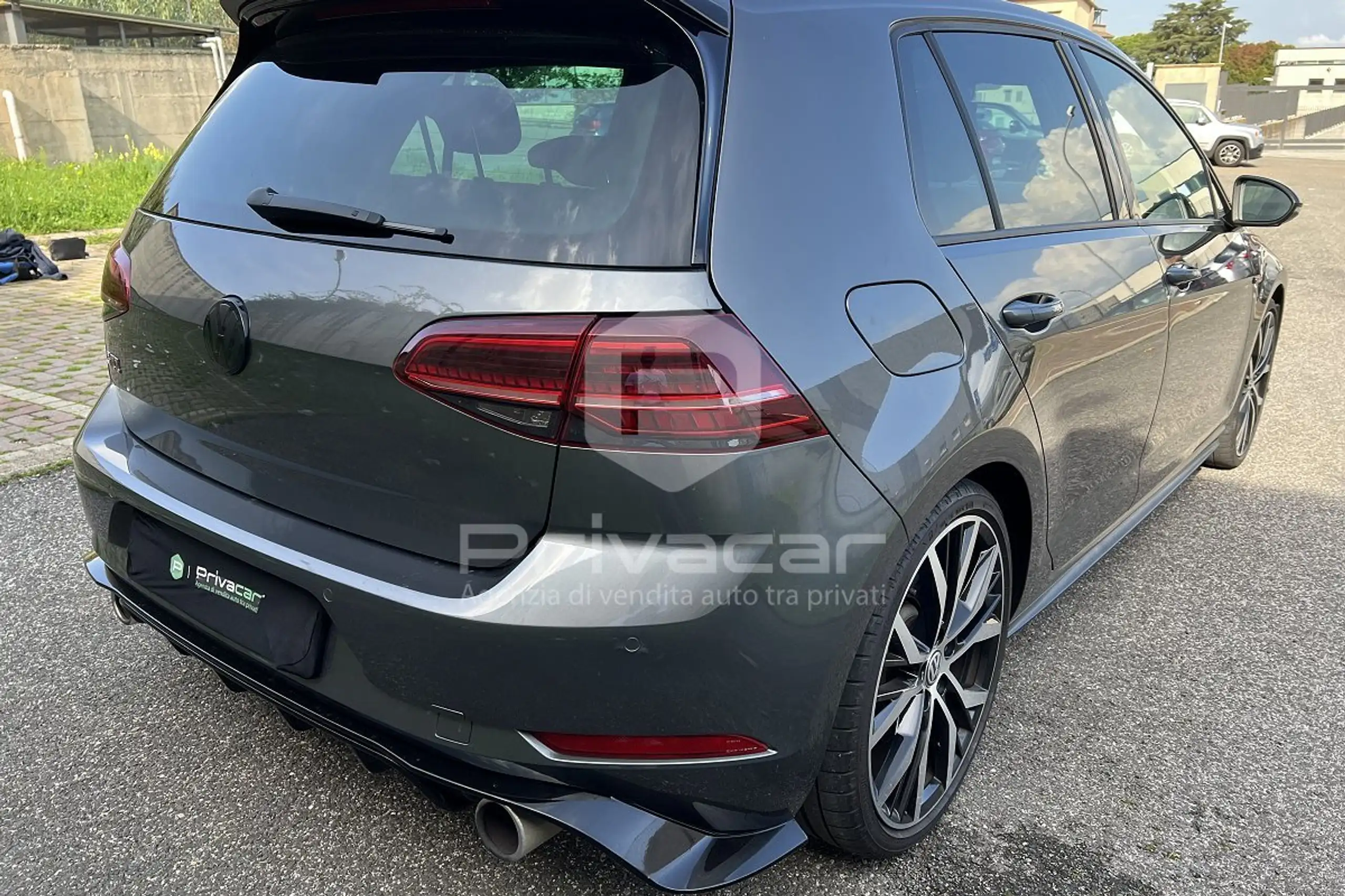 Volkswagen - Golf GTI