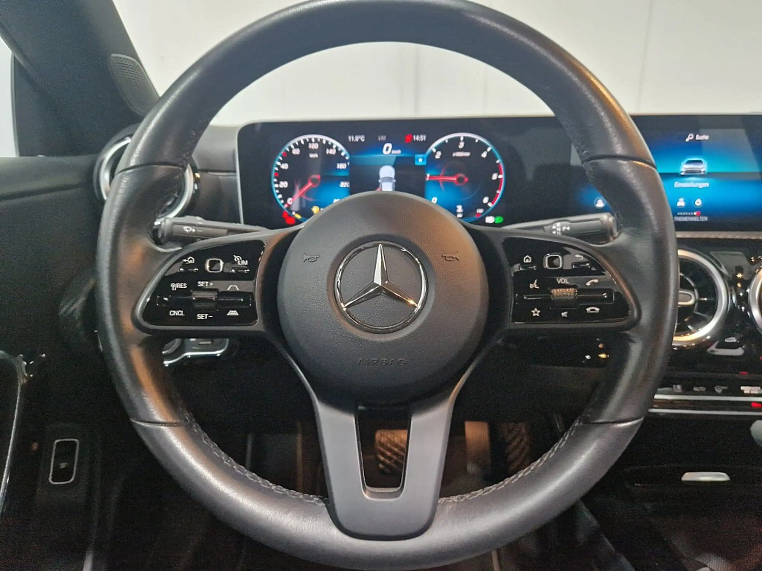 Mercedes-Benz - CLA 180