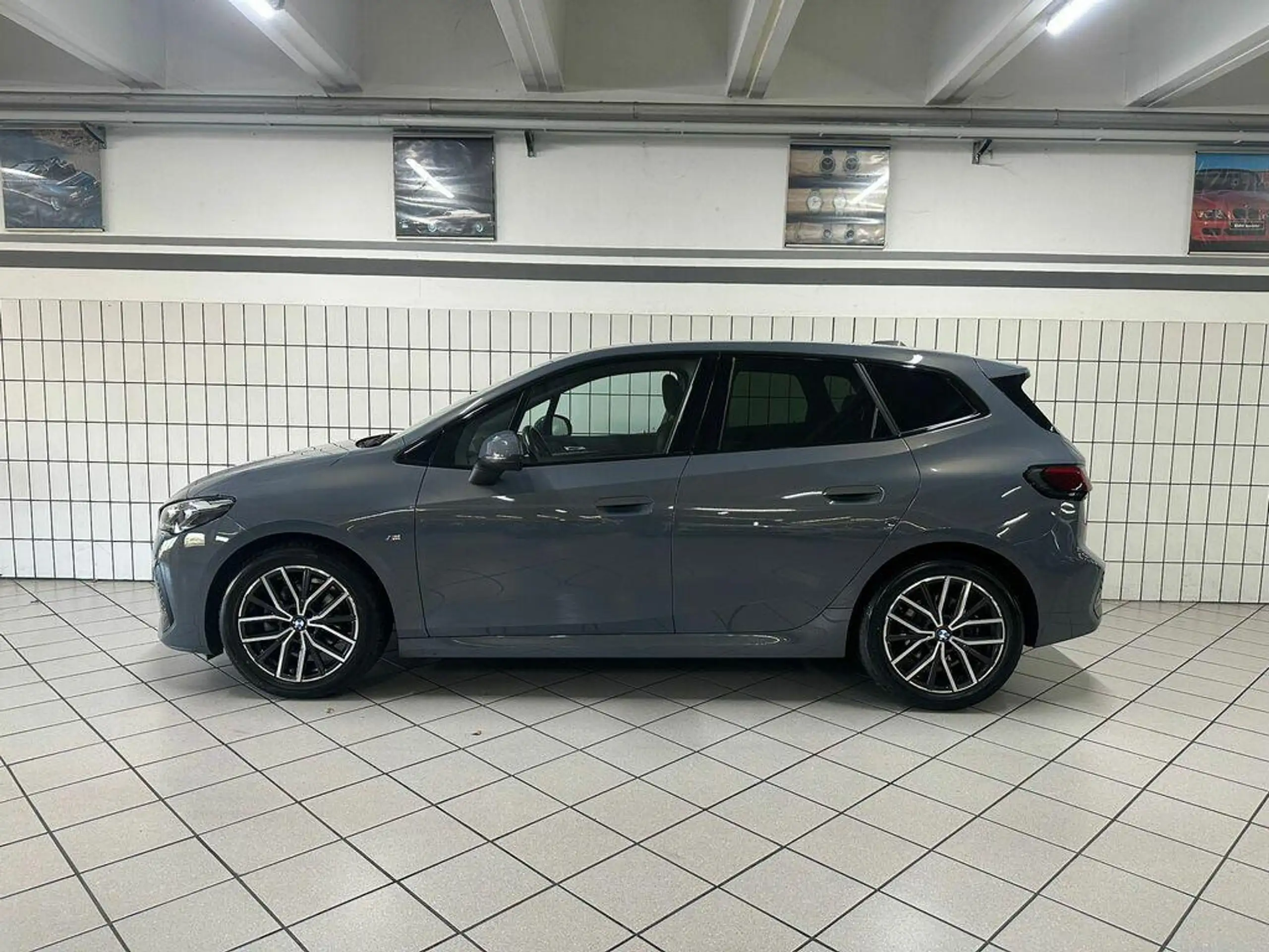 BMW - 218