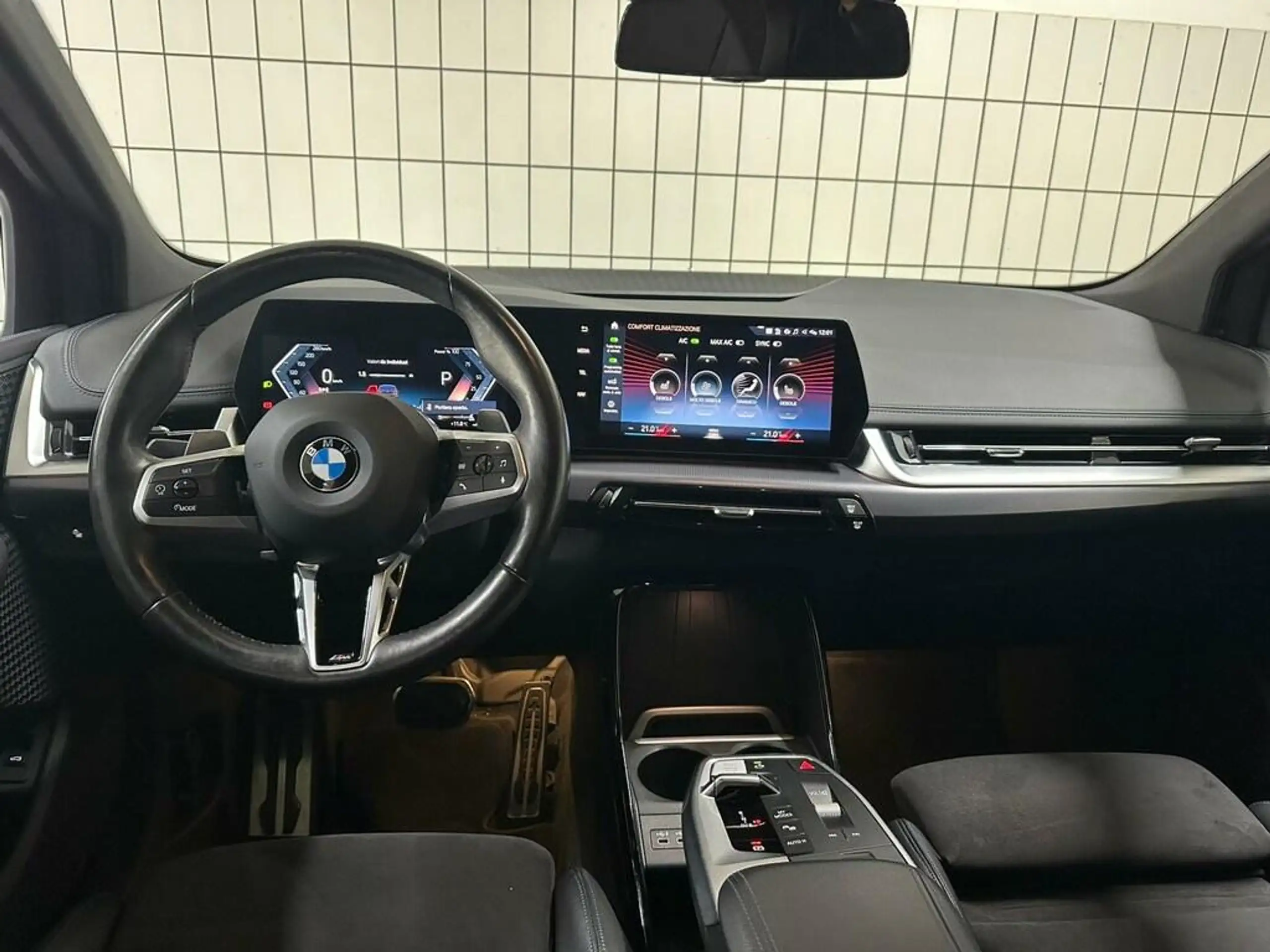 BMW - 218