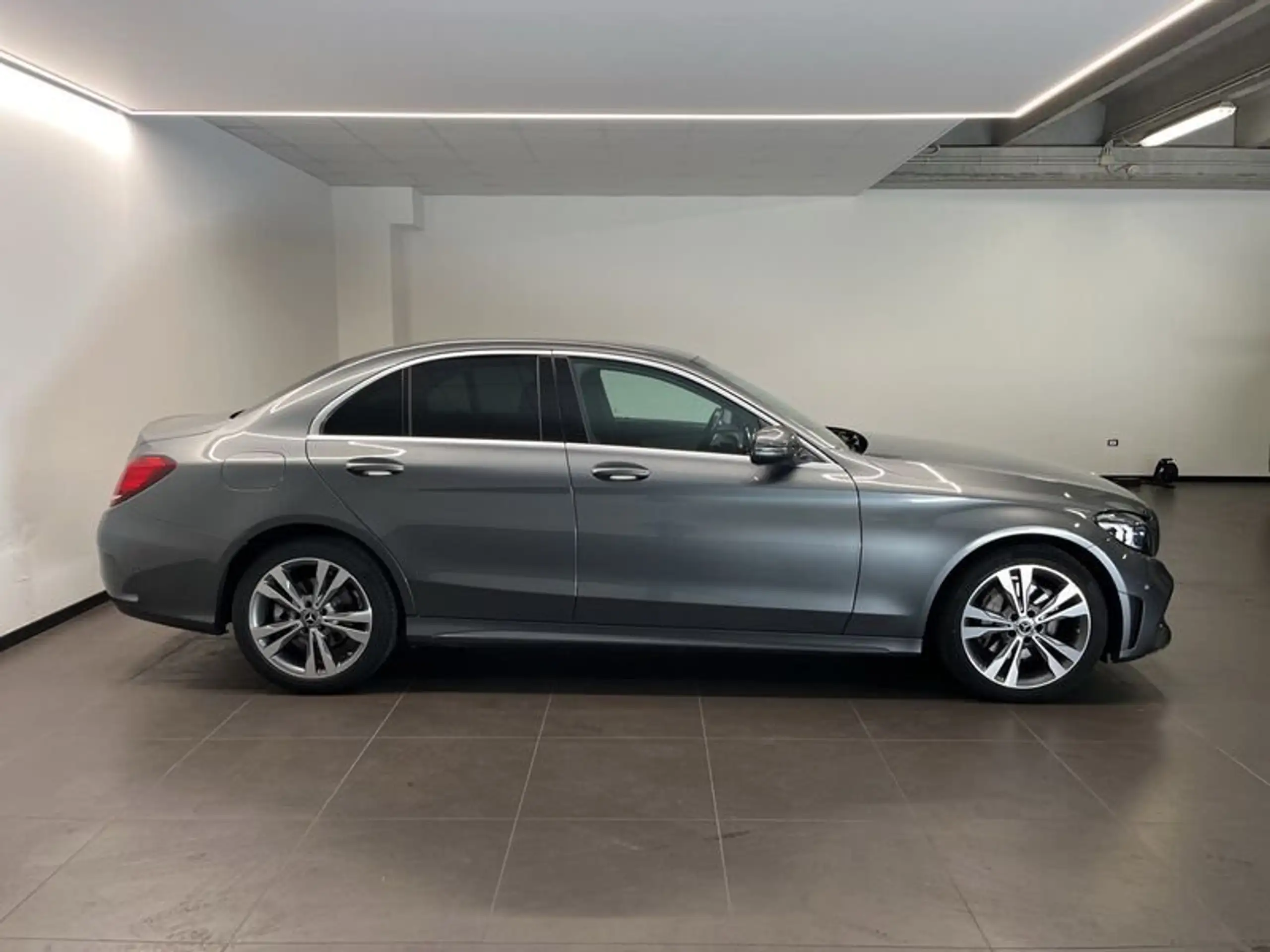 Mercedes-Benz - C 220